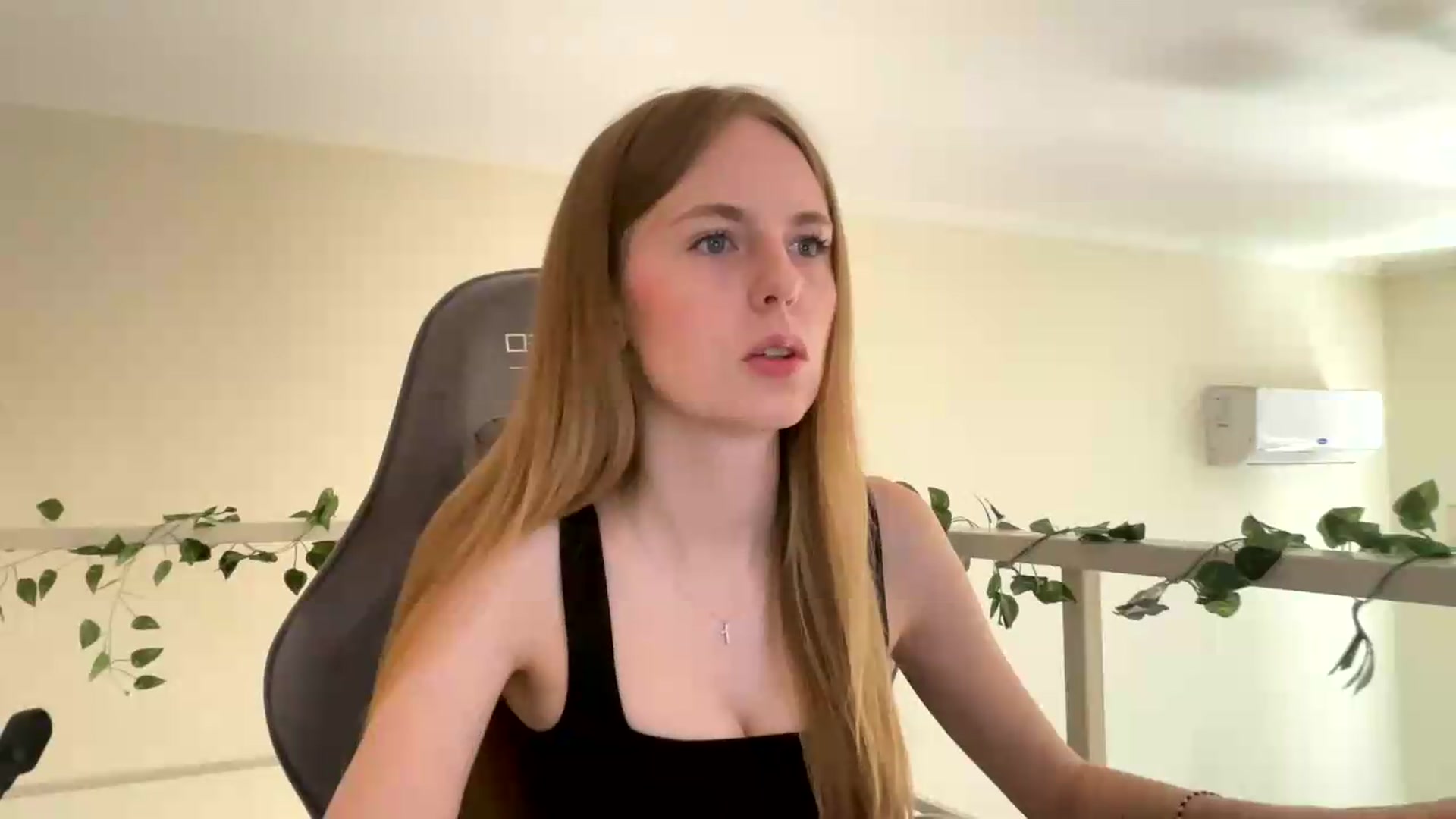 Gallery image thumbnail from SelinaMynx's myfreecams stream on, 07/05/2026, 10:38 image 5 of 20