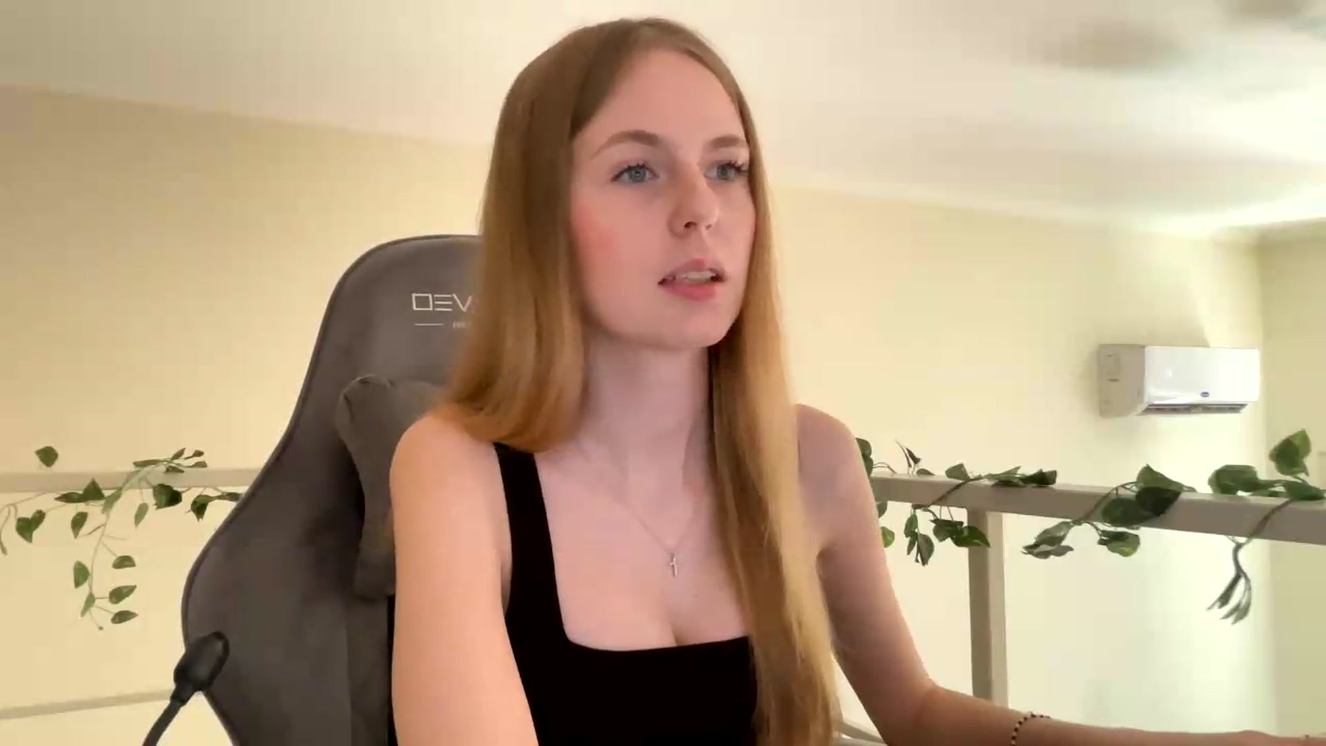 Gallery image thumbnail from SelinaMynx's myfreecams stream on, 07/05/2026, 10:38 image 12 of 20