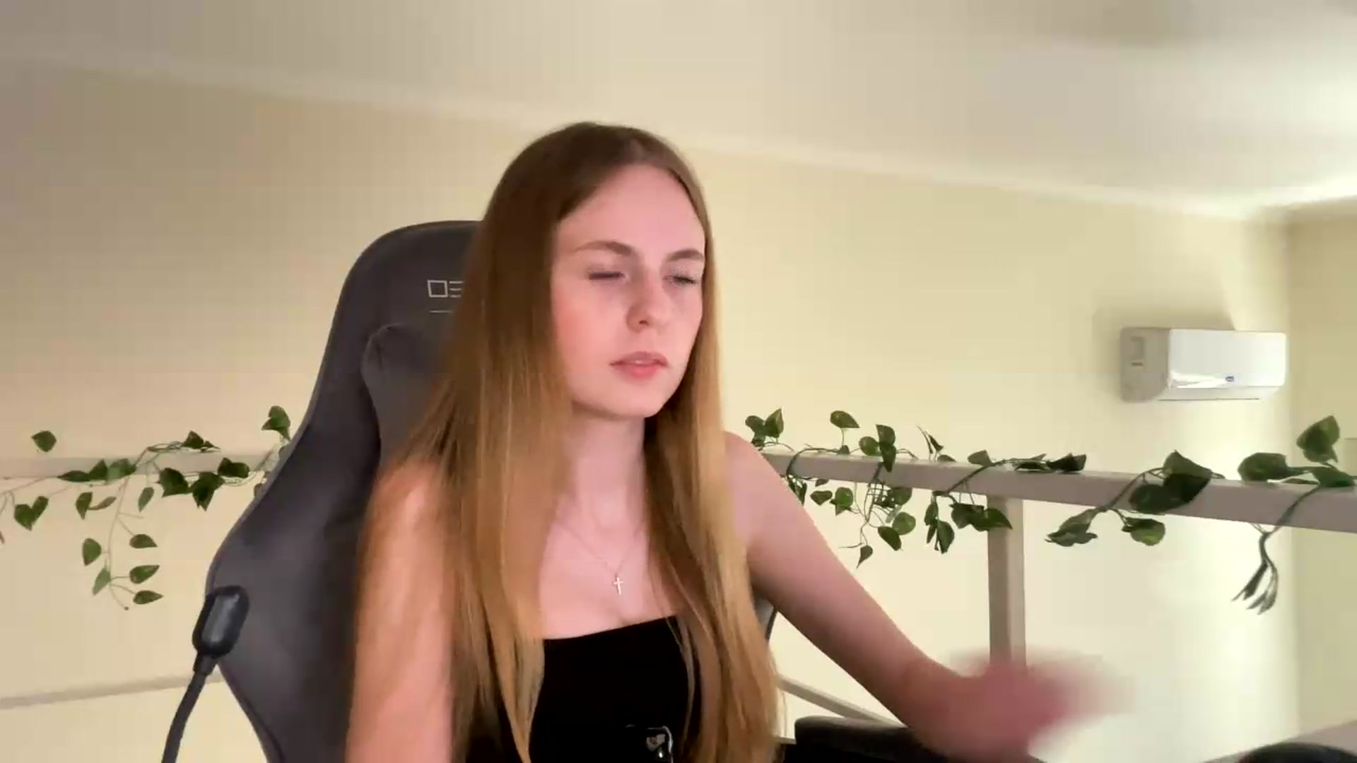 Gallery image thumbnail from SelinaMynx's myfreecams stream on, 07/05/2026, 13:10 image 9 of 20