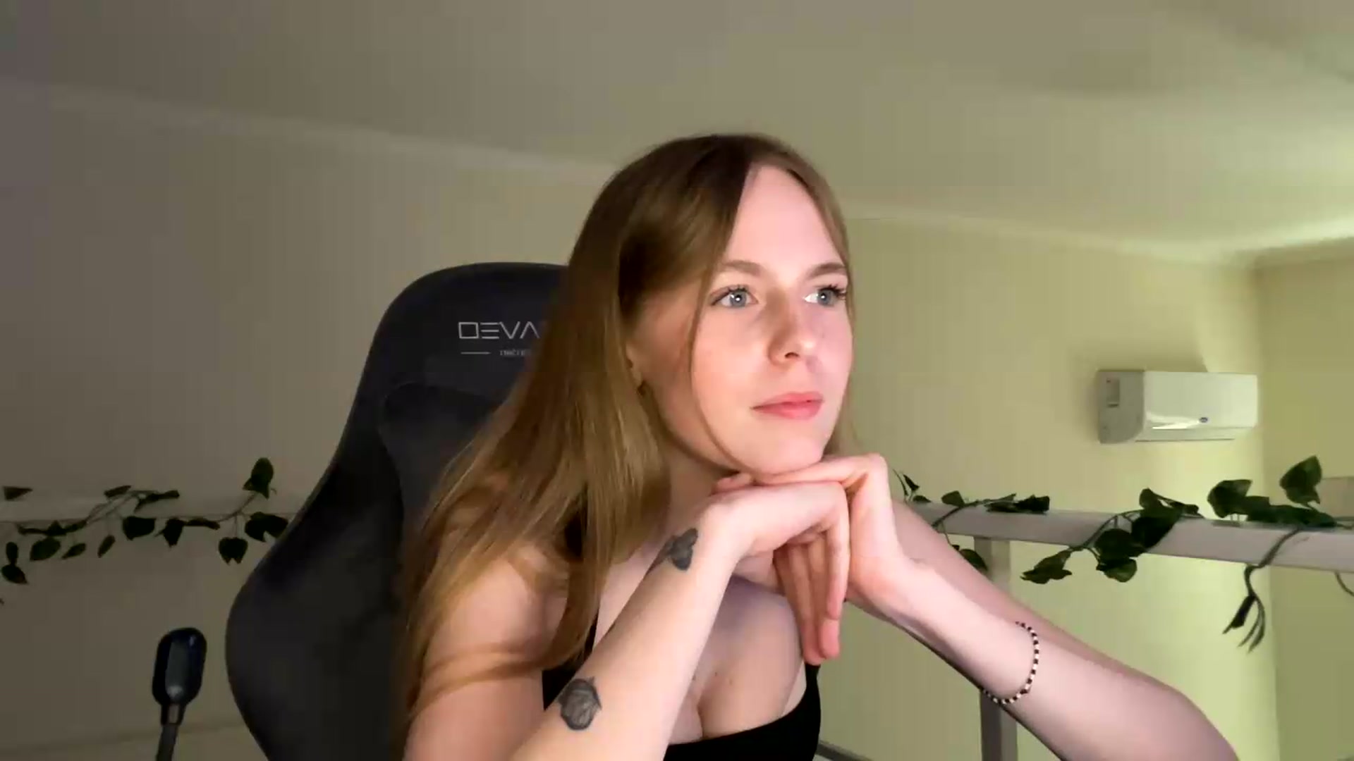 Gallery image thumbnail from SelinaMynx's myfreecams stream on, 07/05/2026, 14:01 image 16 of 20