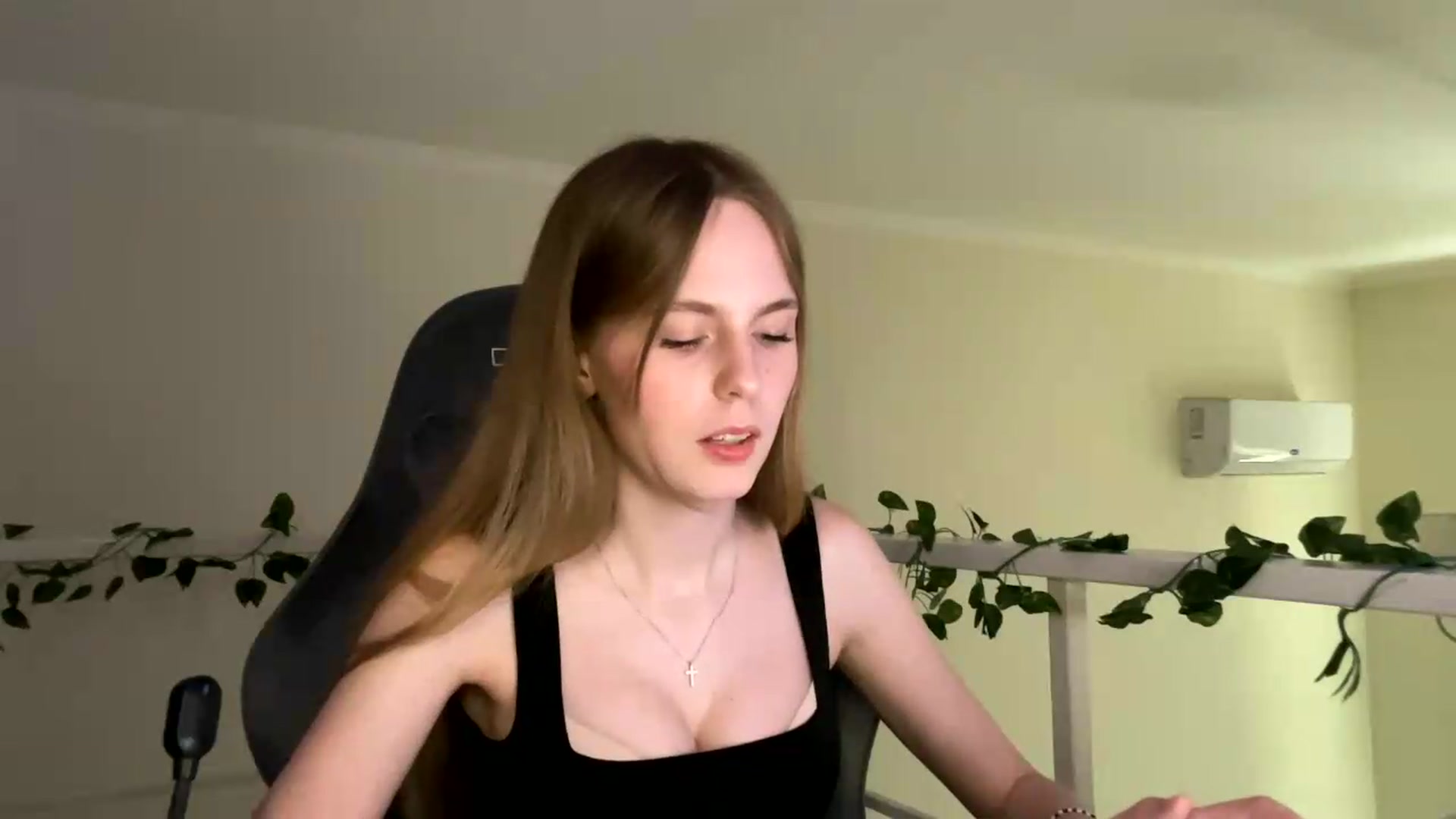 Gallery image thumbnail from SelinaMynx's myfreecams stream on, 07/05/2026, 14:01 image 13 of 20