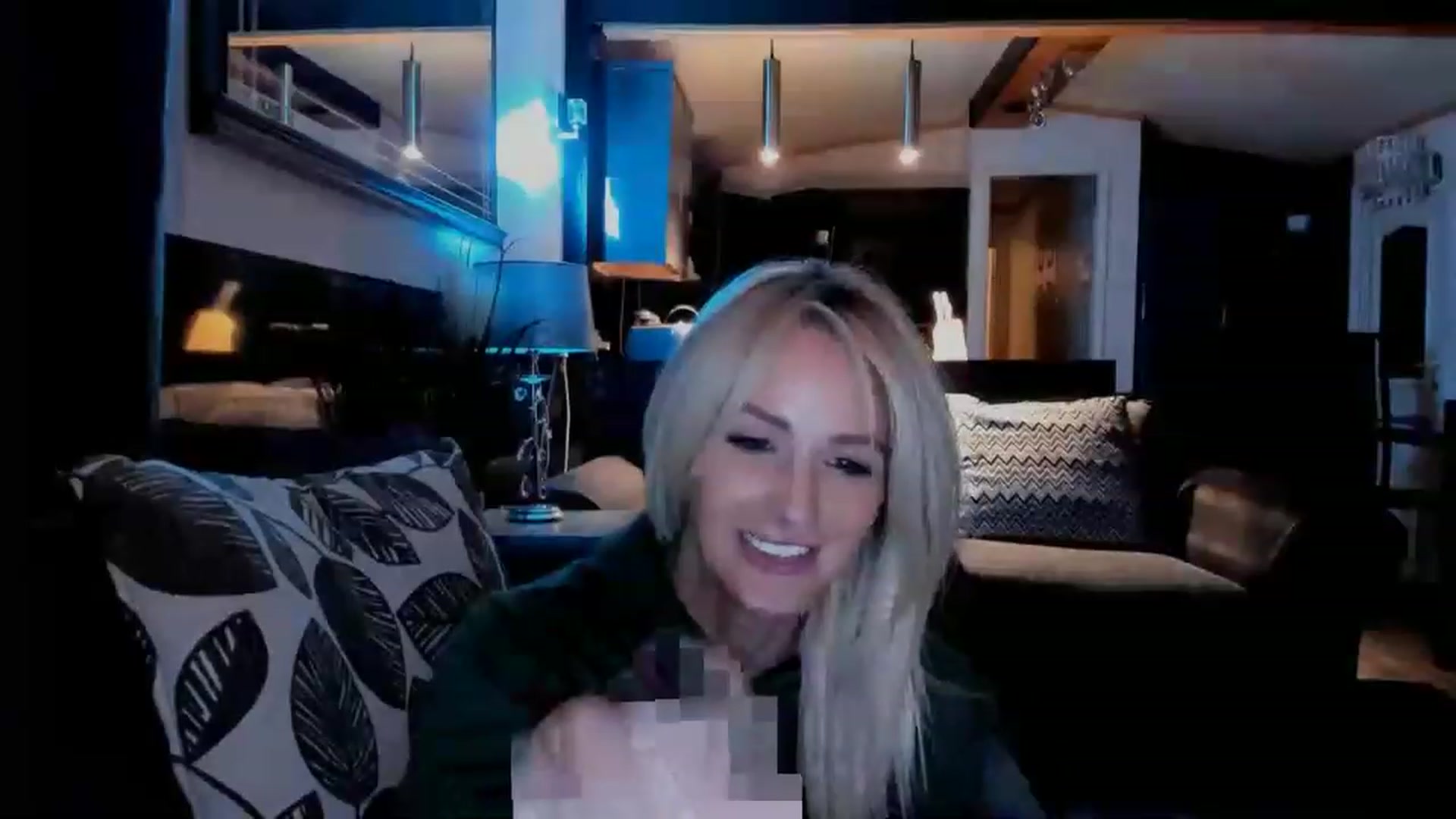 Gallery image thumbnail from SelinaRose's myfreecams stream on, 11/28/2022, 24:14 image 15 of 20