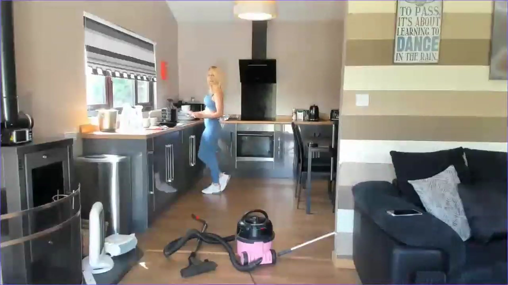 Gallery image thumbnail from SelinaRose's myfreecams stream on, 06/25/2023, 15:45 image 7 of 20