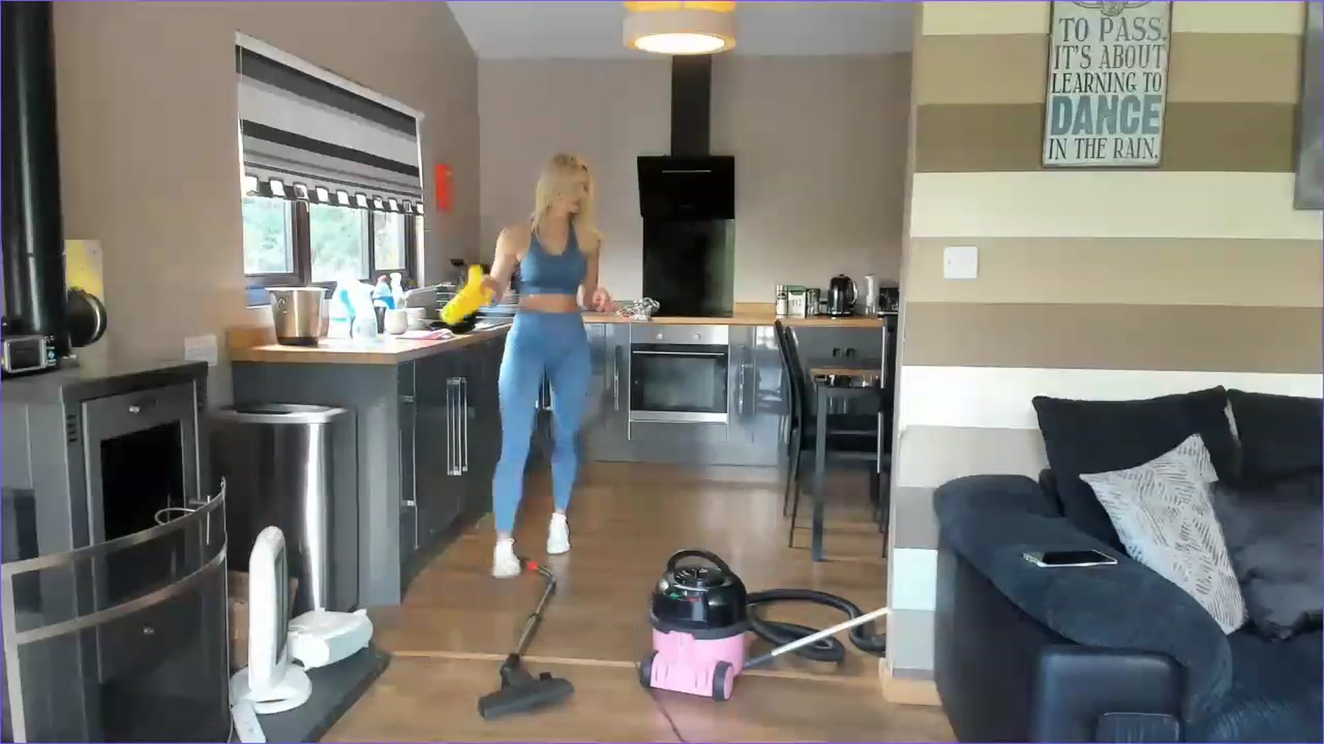 Gallery image thumbnail from SelinaRose's myfreecams stream on, 06/25/2023, 15:45 image 6 of 20