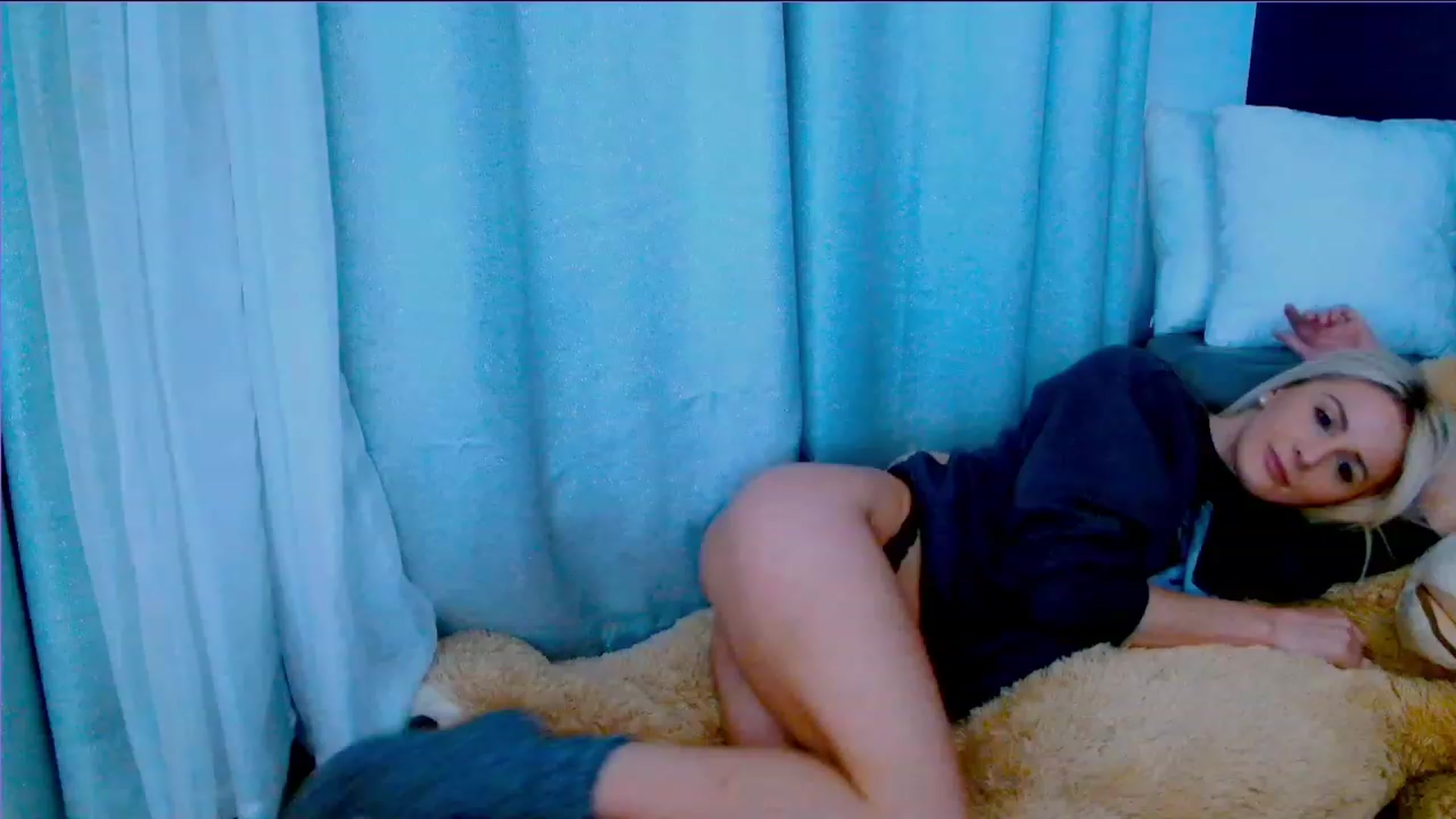 Gallery image thumbnail from SelinaRose's myfreecams stream on, 11/07/2023, 24:02 image 17 of 20