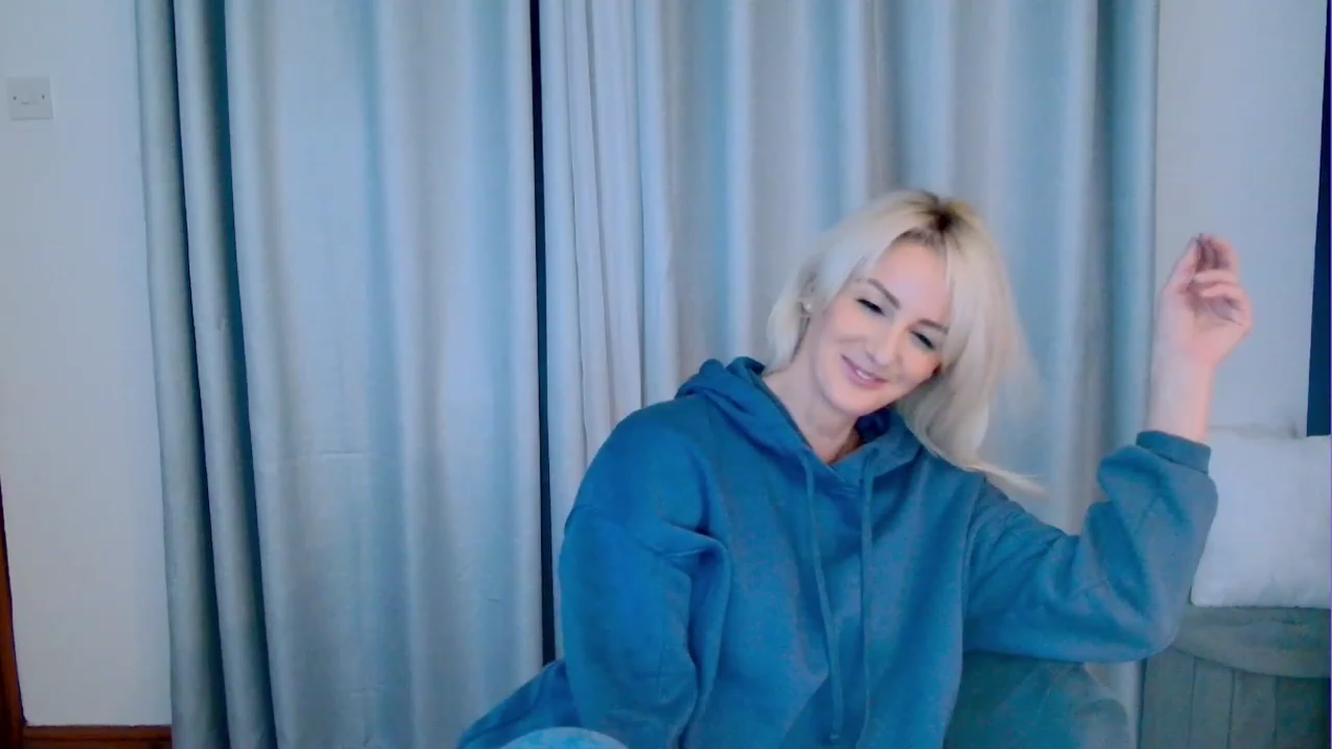 Gallery image thumbnail from SelinaRose's myfreecams stream on, 11/08/2023, 24:01 image 4 of 20