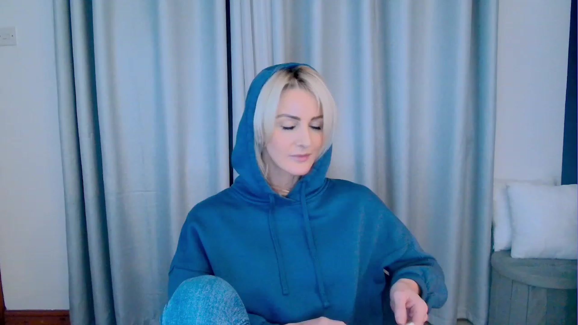 Gallery image thumbnail from SelinaRose's myfreecams stream on, 11/08/2023, 24:01 image 18 of 20