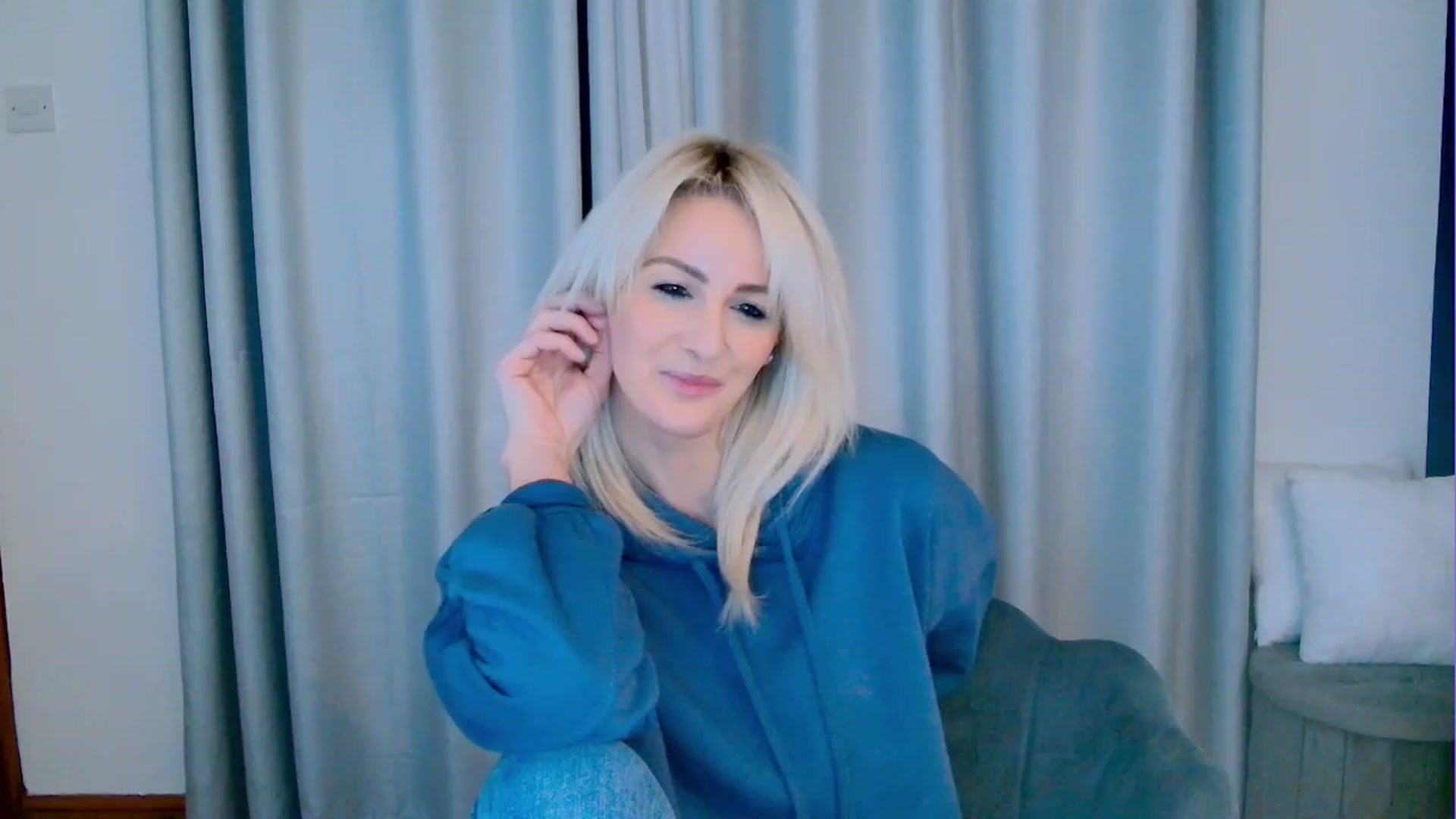 Gallery image thumbnail from SelinaRose's myfreecams stream on, 11/08/2023, 24:01 image 7 of 20