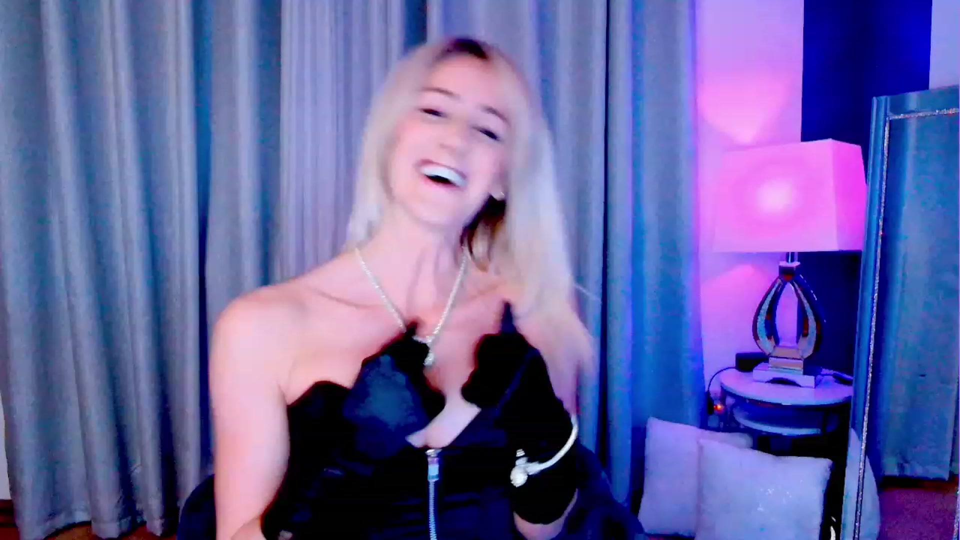 Gallery image thumbnail from SelinaRose's myfreecams stream on, 12/01/2023, 22:22 image 4 of 20