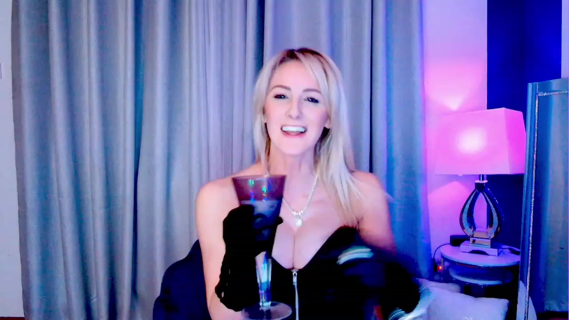 Gallery image thumbnail from SelinaRose's myfreecams stream on, 12/01/2023, 23:57 image 5 of 20