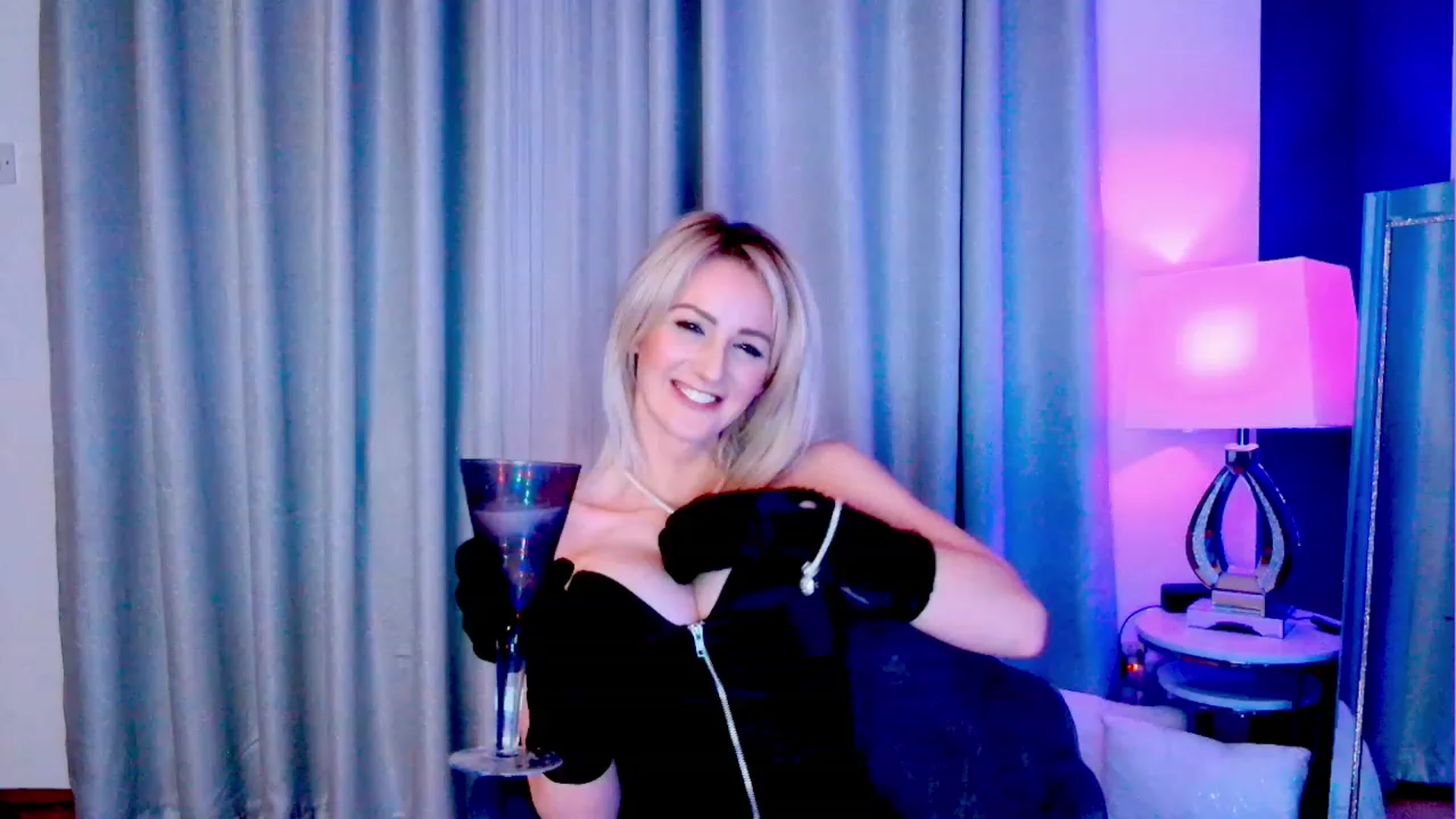 Gallery image thumbnail from SelinaRose's myfreecams stream on, 12/01/2023, 23:57 image 15 of 20