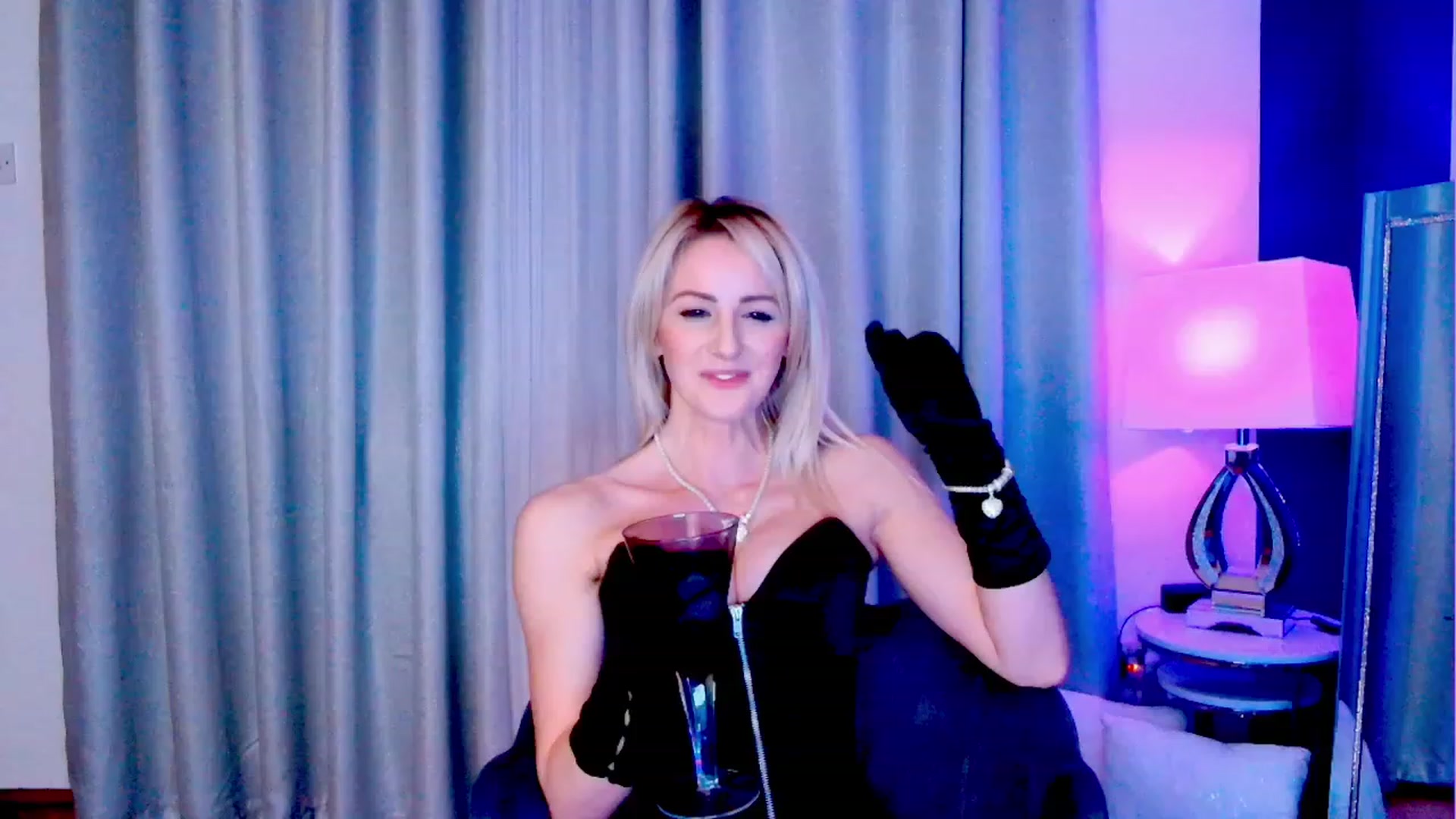 Gallery image thumbnail from SelinaRose's myfreecams stream on, 12/01/2023, 23:57 image 18 of 20