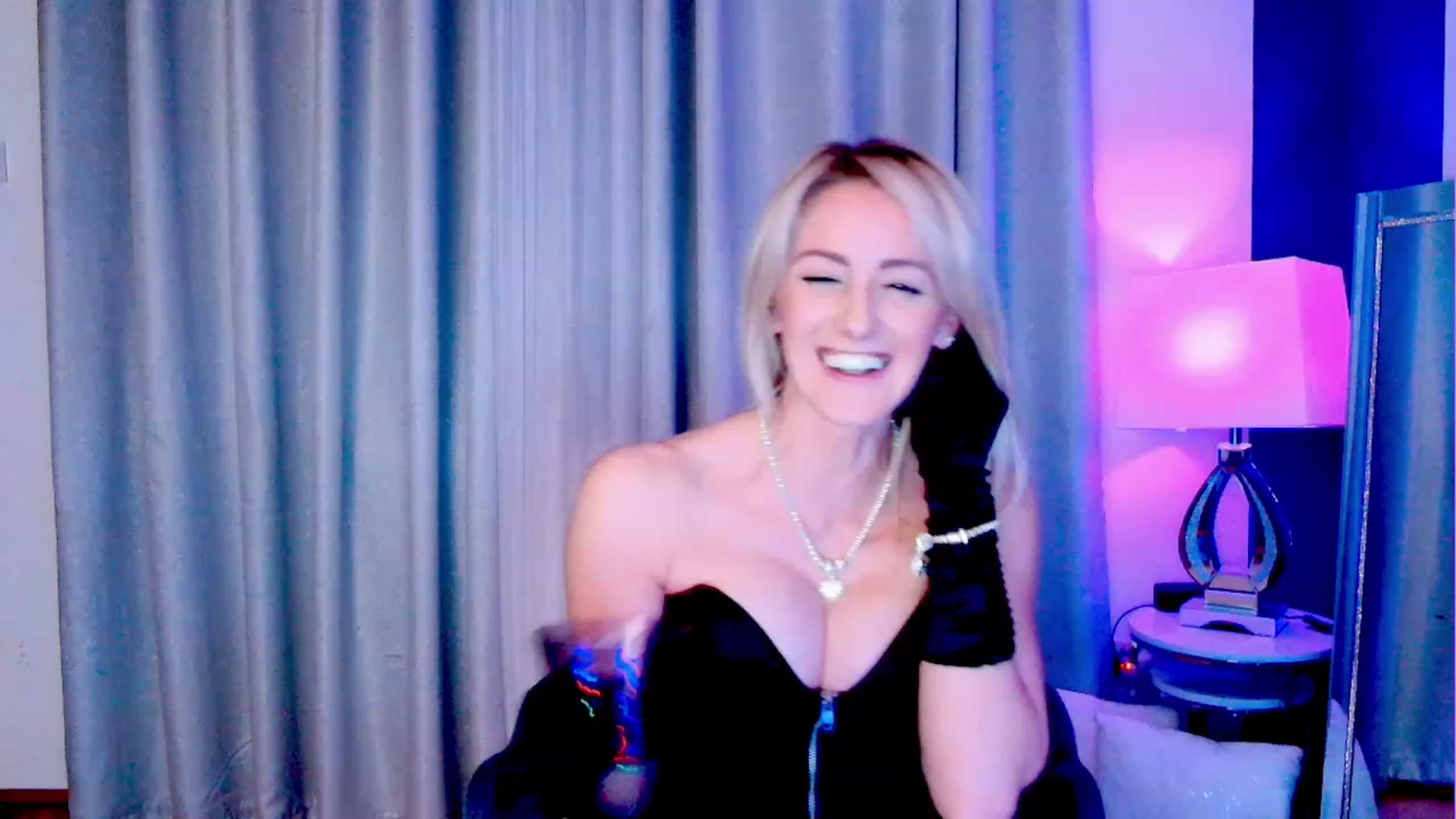 Gallery image thumbnail from SelinaRose's myfreecams stream on, 12/01/2023, 23:57 image 12 of 20