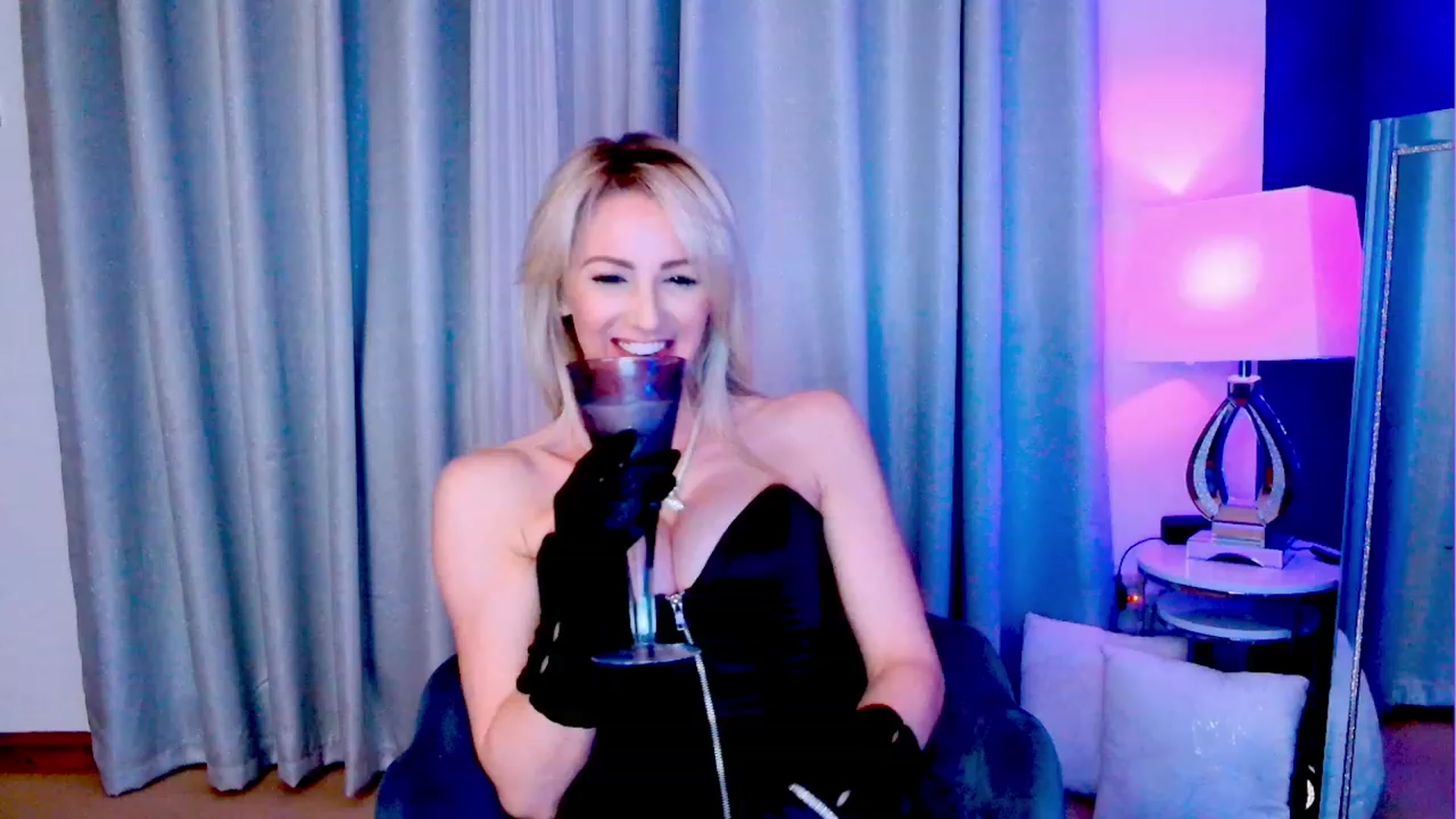 Gallery image thumbnail from SelinaRose's myfreecams stream on, 12/01/2023, 23:57 image 1 of 20