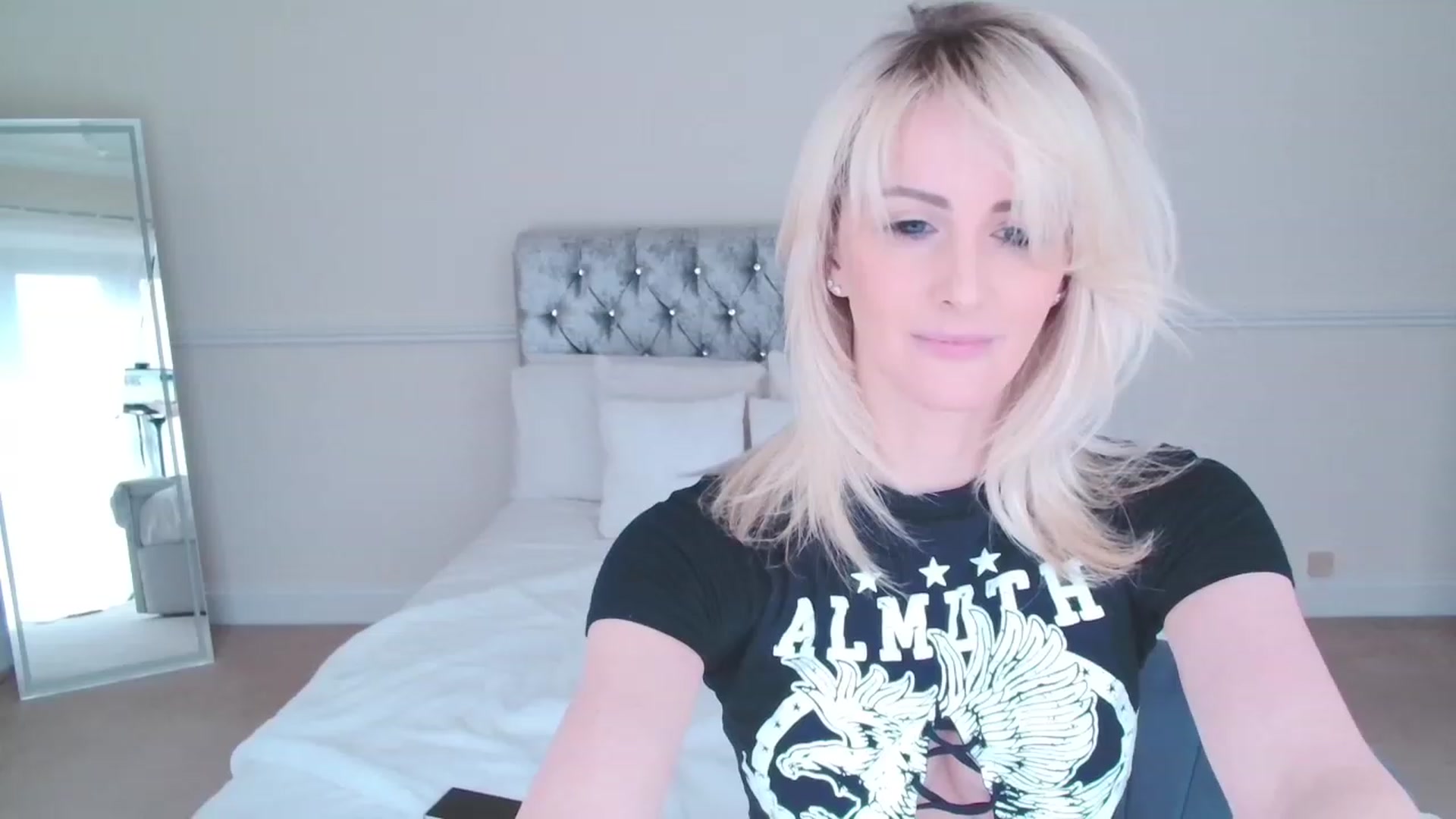 Gallery image thumbnail from SelinaRose's myfreecams stream on, 02/13/2024, 14:12 image 4 of 20