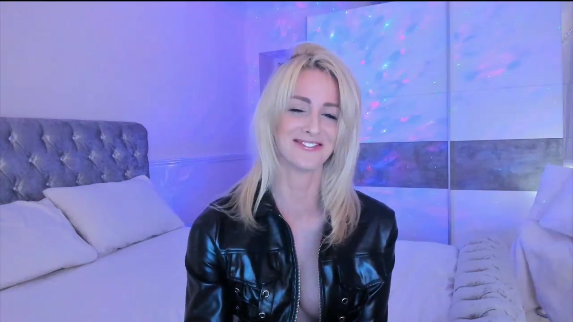 Gallery image thumbnail from SelinaRose's myfreecams stream on, 04/04/2024, 21:56 image 14 of 20