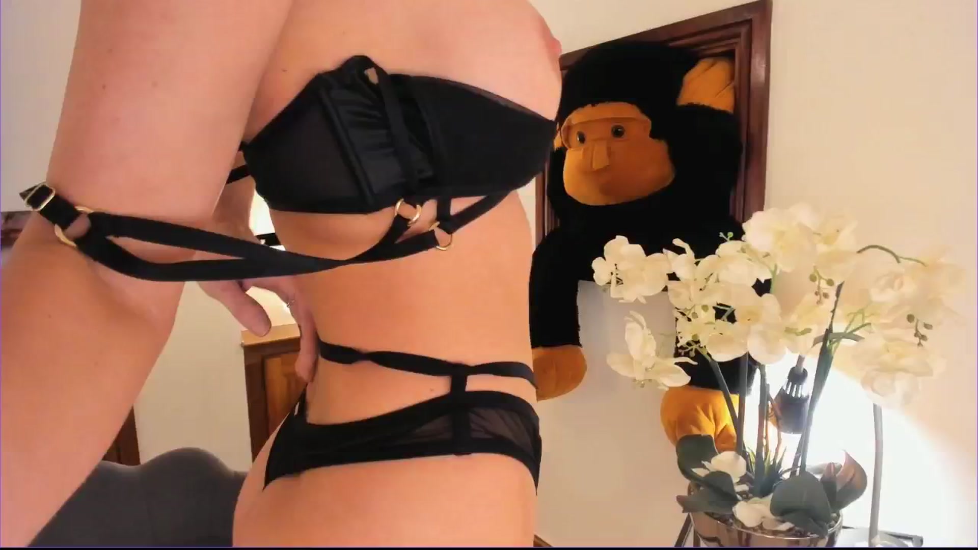 Gallery image thumbnail from SelinaRose's myfreecams stream on, 08/06/2024, 04:52 image 1 of 20