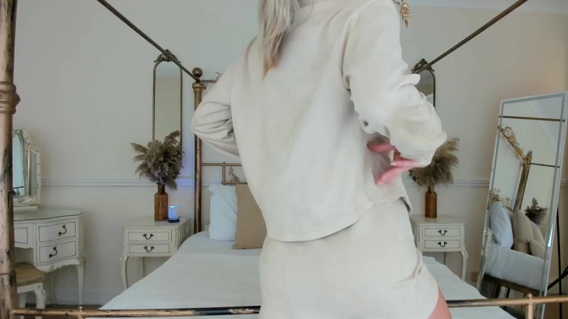 Gallery image thumbnail from SelinaRose's myfreecams stream on, 09/23/2025, 14:15 image 4 of 20