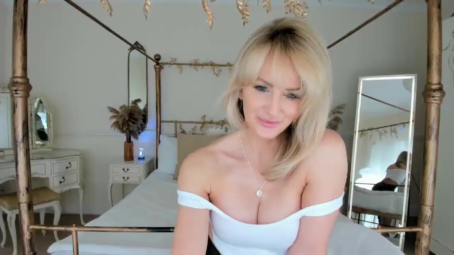 Gallery image thumbnail from SelinaRose's myfreecams stream on, 11/05/2025, 11:38 image 18 of 20