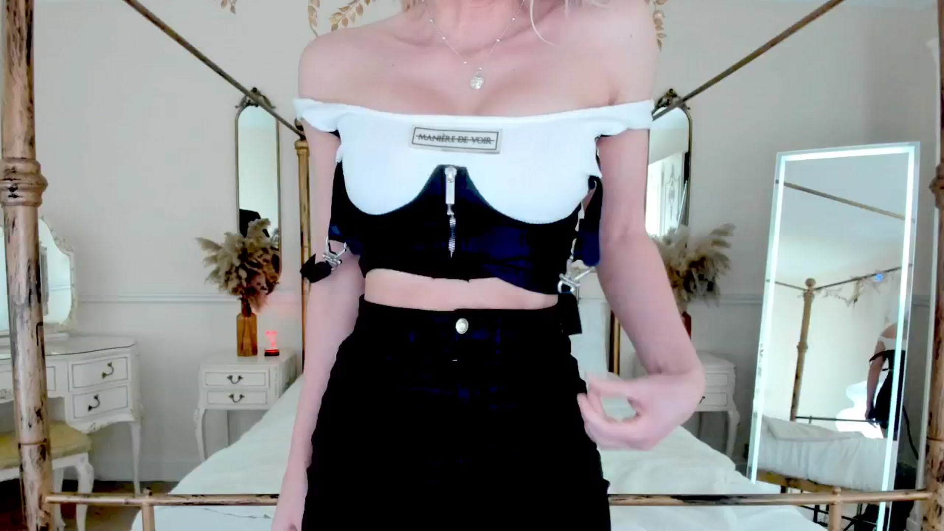 Gallery image thumbnail from SelinaRose's myfreecams stream on, 11/25/2025, 18:01 image 5 of 20