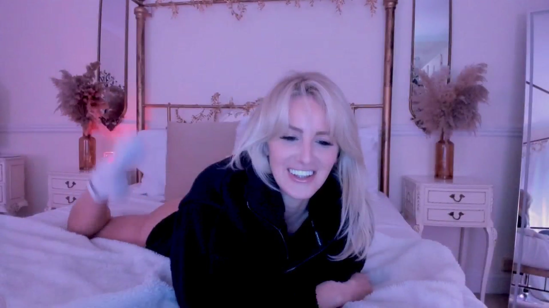 Gallery image thumbnail from SelinaRose's myfreecams stream on, 11/27/2025, 23:34 image 3 of 20