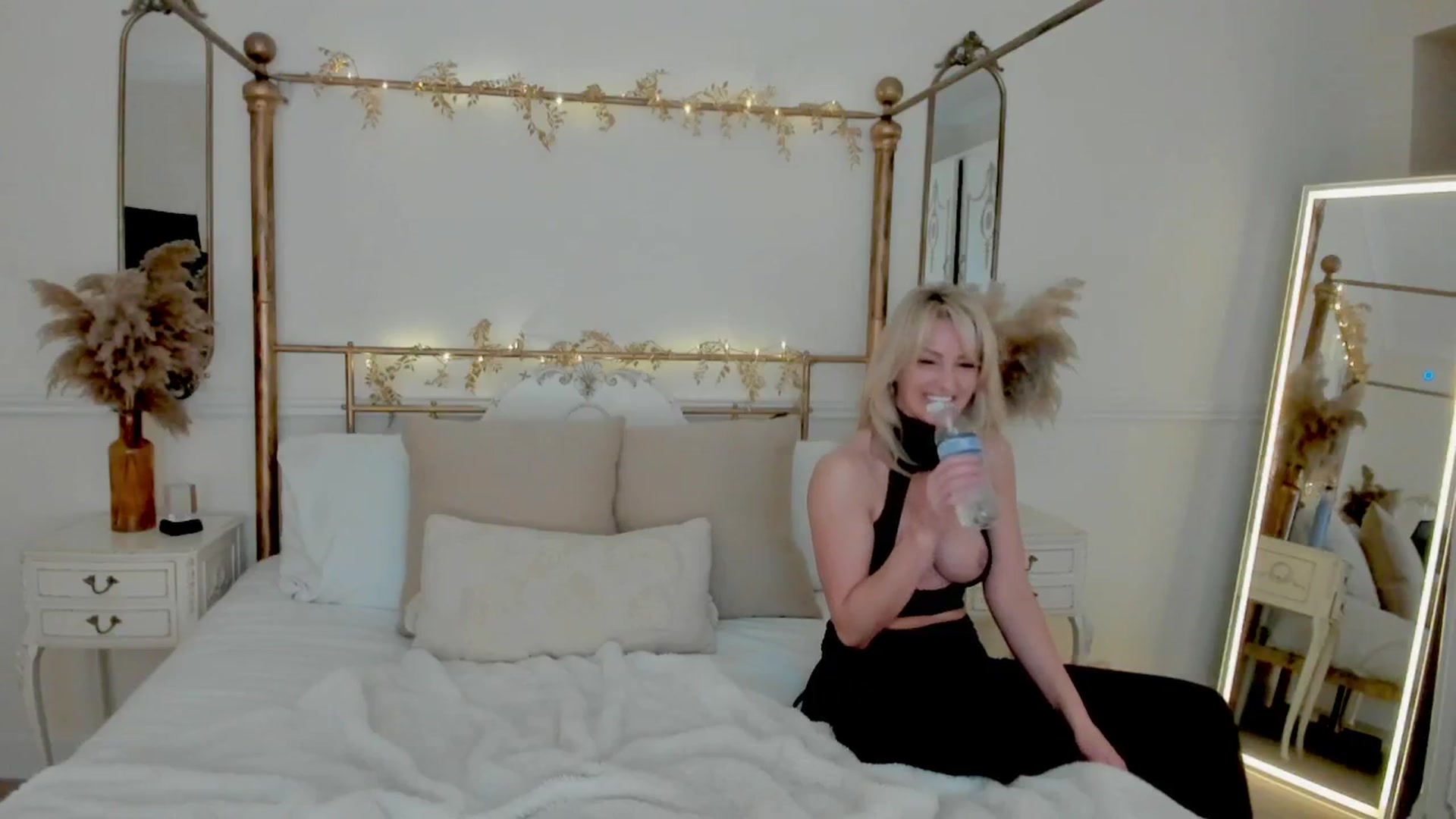 Gallery image thumbnail from SelinaRose's myfreecams stream on, 12/08/2025, 22:07 image 4 of 20