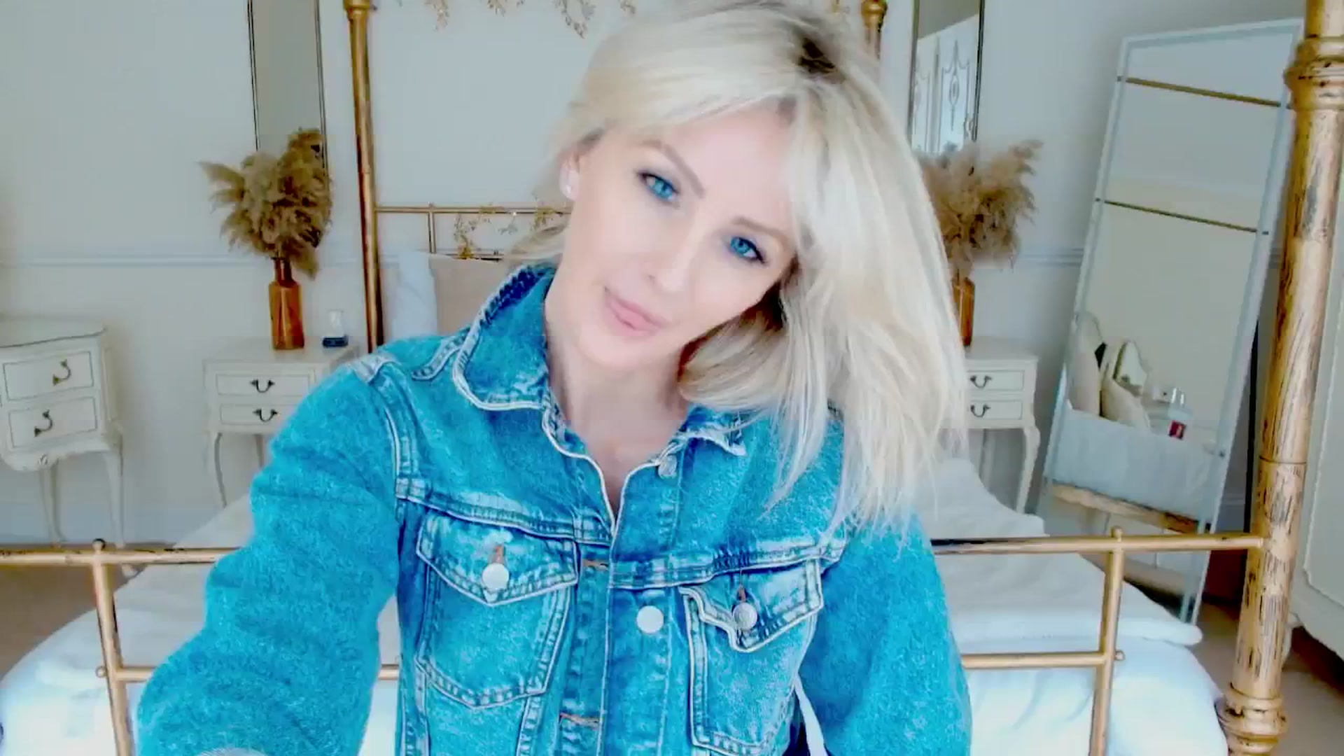 Gallery image thumbnail from SelinaRose's myfreecams stream on, 01/06/2026, 12:27 image 14 of 20