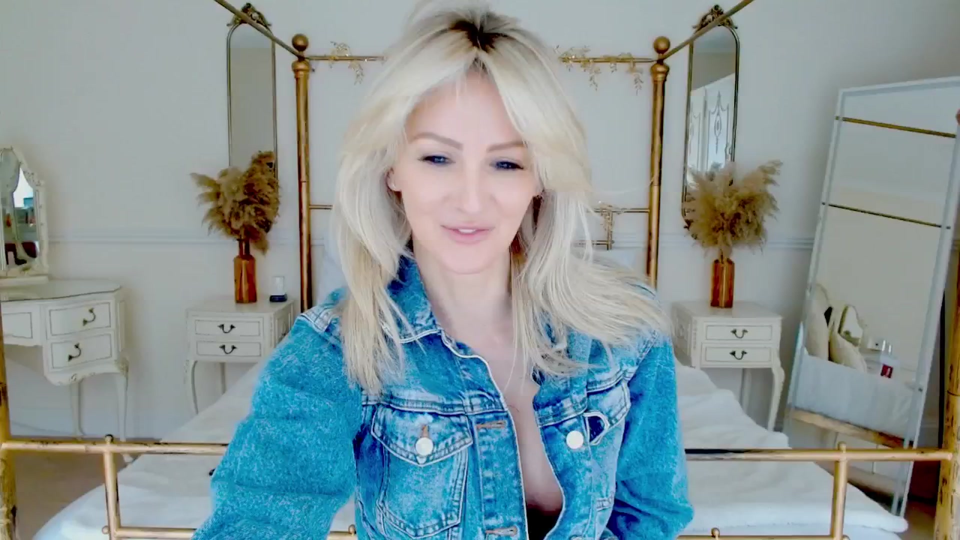 Gallery image thumbnail from SelinaRose's myfreecams stream on, 01/06/2026, 12:27 image 12 of 20