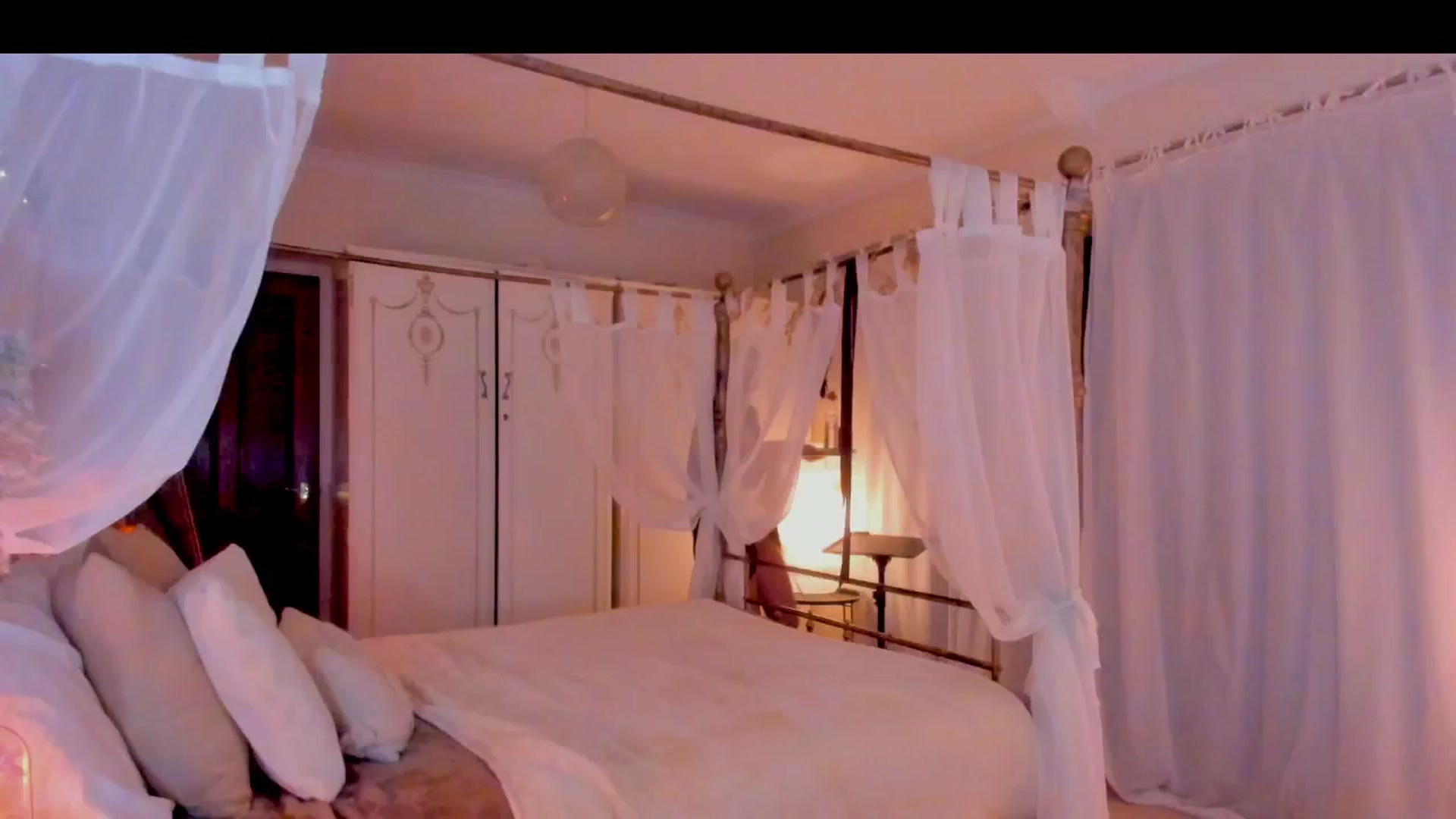 Gallery image thumbnail from SelinaRose's myfreecams stream on, 04/19/2026, 24:52 image 1 of 20