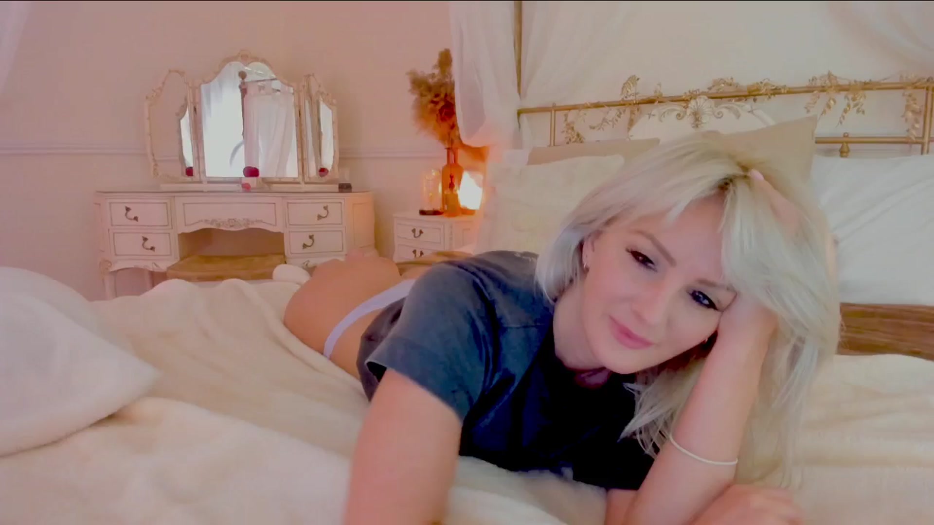 Gallery image thumbnail from SelinaRose's myfreecams stream on, 04/19/2026, 20:52 image 16 of 20