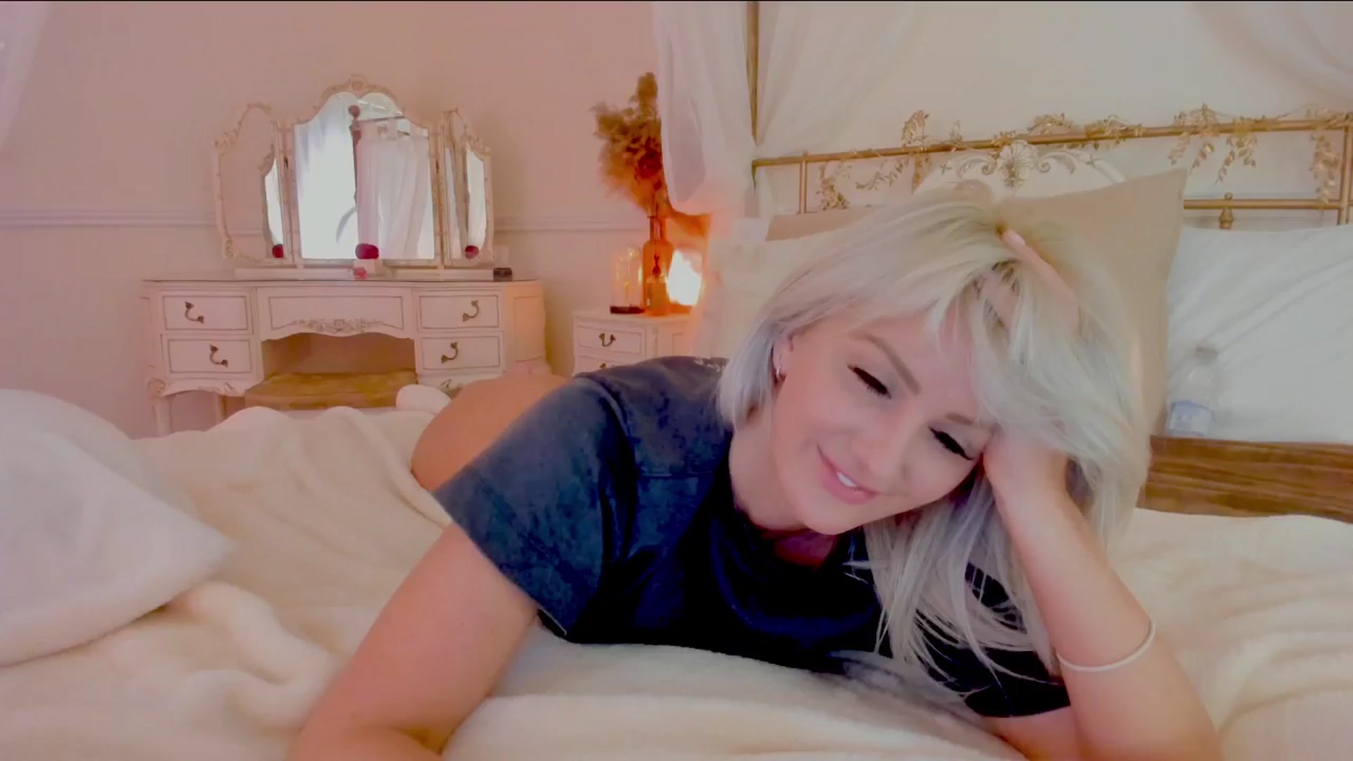 Gallery image thumbnail from SelinaRose's myfreecams stream on, 04/19/2026, 20:52 image 17 of 20