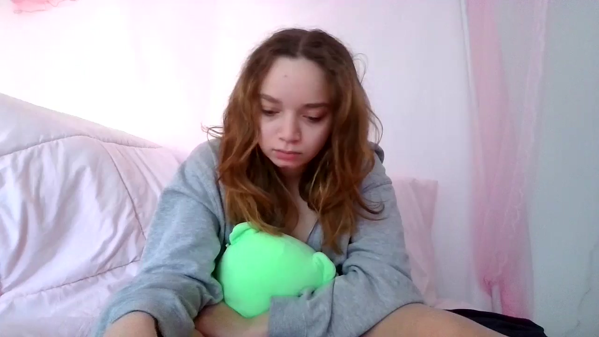 Gallery image thumbnail from Selinaimai's myfreecams stream on, 06/15/2025, 17:36 image 18 of 20