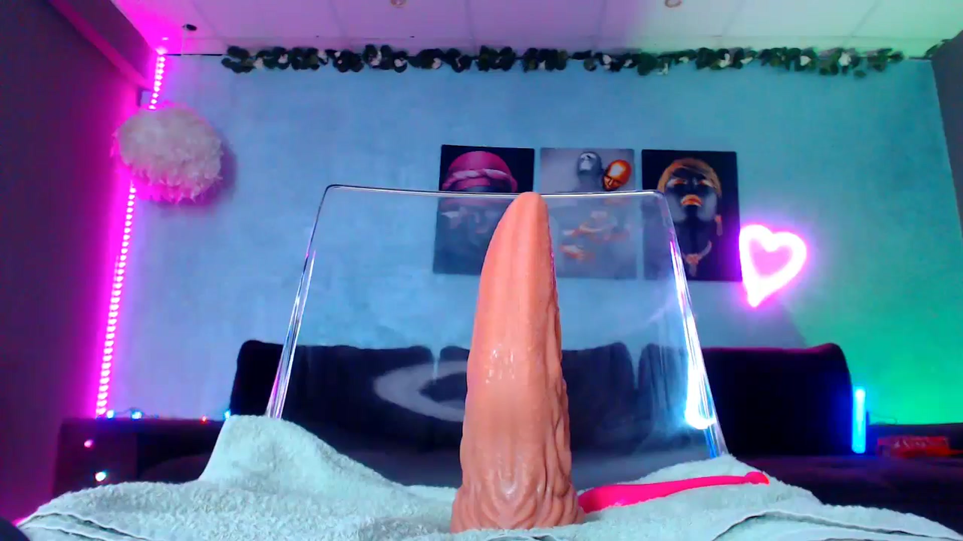 Gallery image thumbnail from SellenaCarter's myfreecams stream on, 12/10/2024, 11:34 image 2 of 20