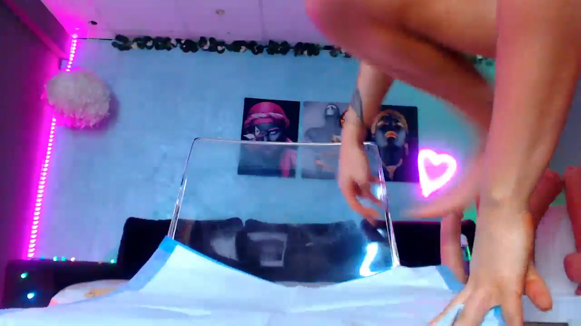 Gallery image thumbnail from SellenaCarter's myfreecams stream on, 12/16/2024, 13:37 image 11 of 20
