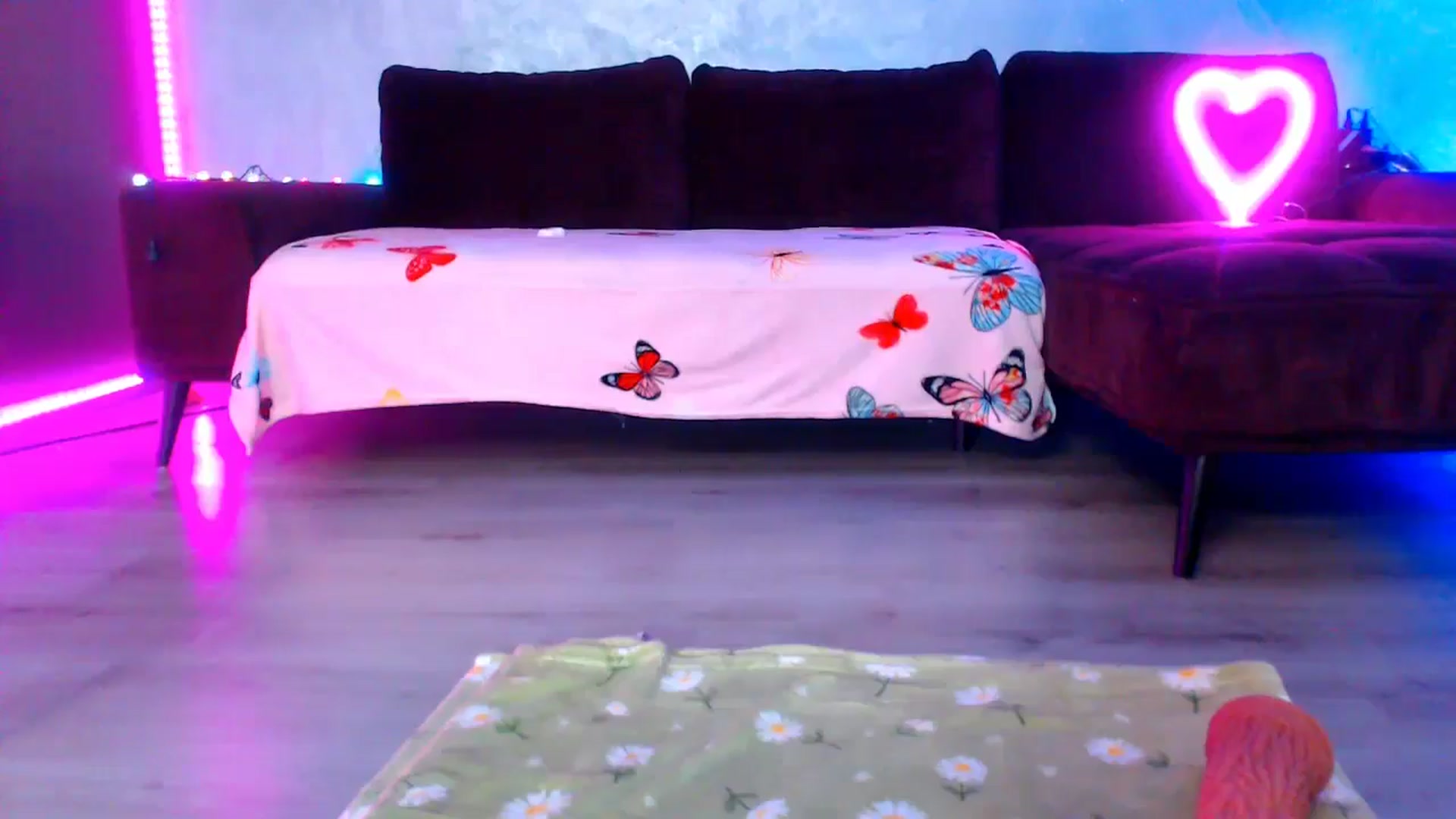 Gallery image thumbnail from SellenaCarter's myfreecams stream on, 02/04/2025, 10:16 image 12 of 20