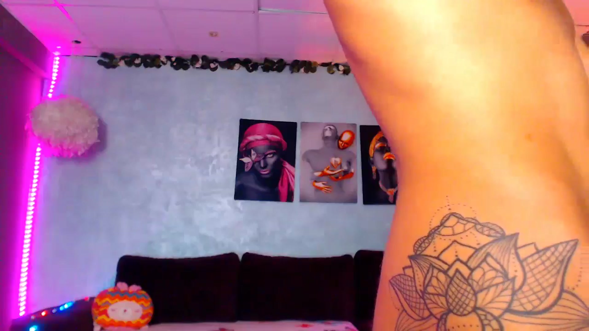 Gallery image thumbnail from SellenaCarter's myfreecams stream on, 02/06/2025, 12:33 image 19 of 20