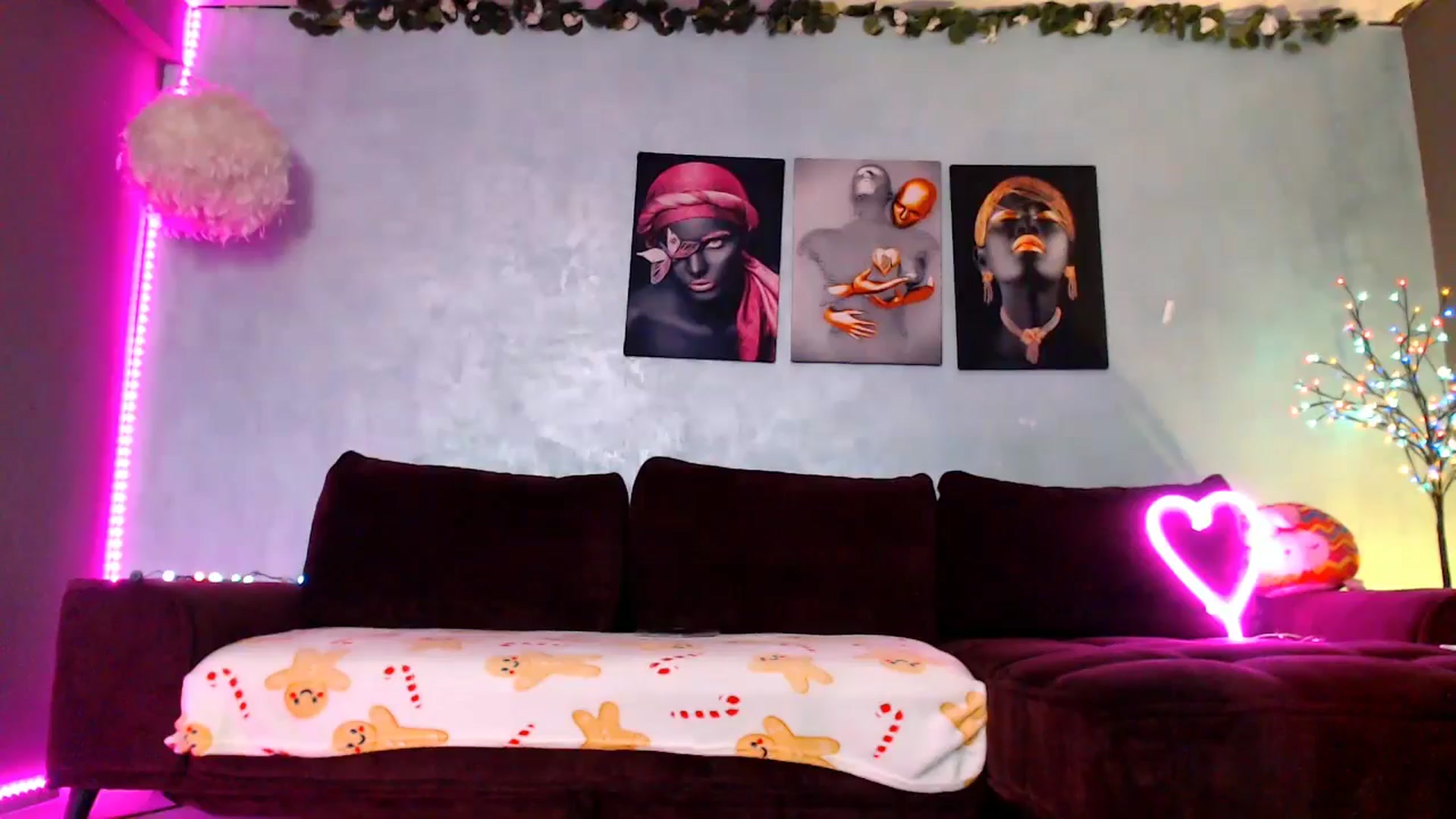 Gallery image thumbnail from SellenaCarter's myfreecams stream on, 02/13/2025, 15:49 image 16 of 20