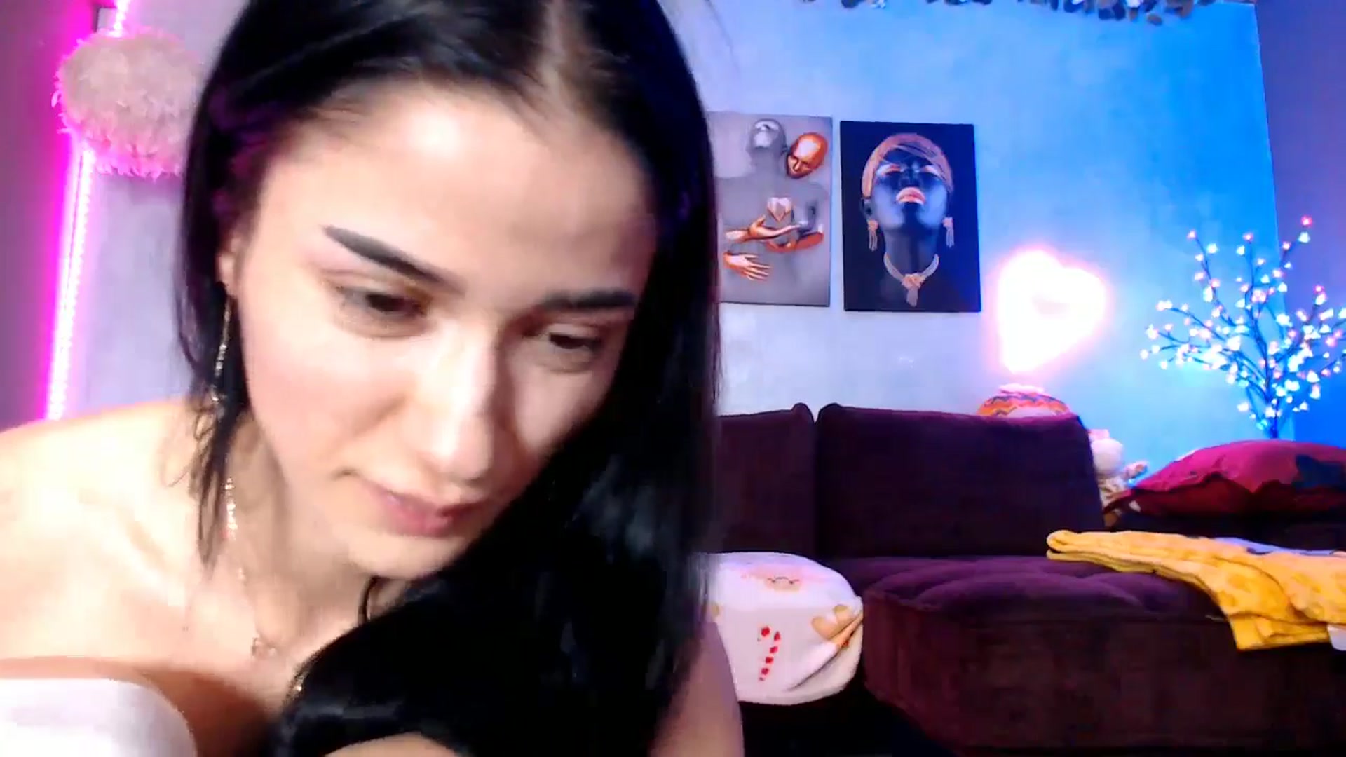 Gallery image thumbnail from SellenaCarter's myfreecams stream on, 02/19/2025, 12:47 image 19 of 20