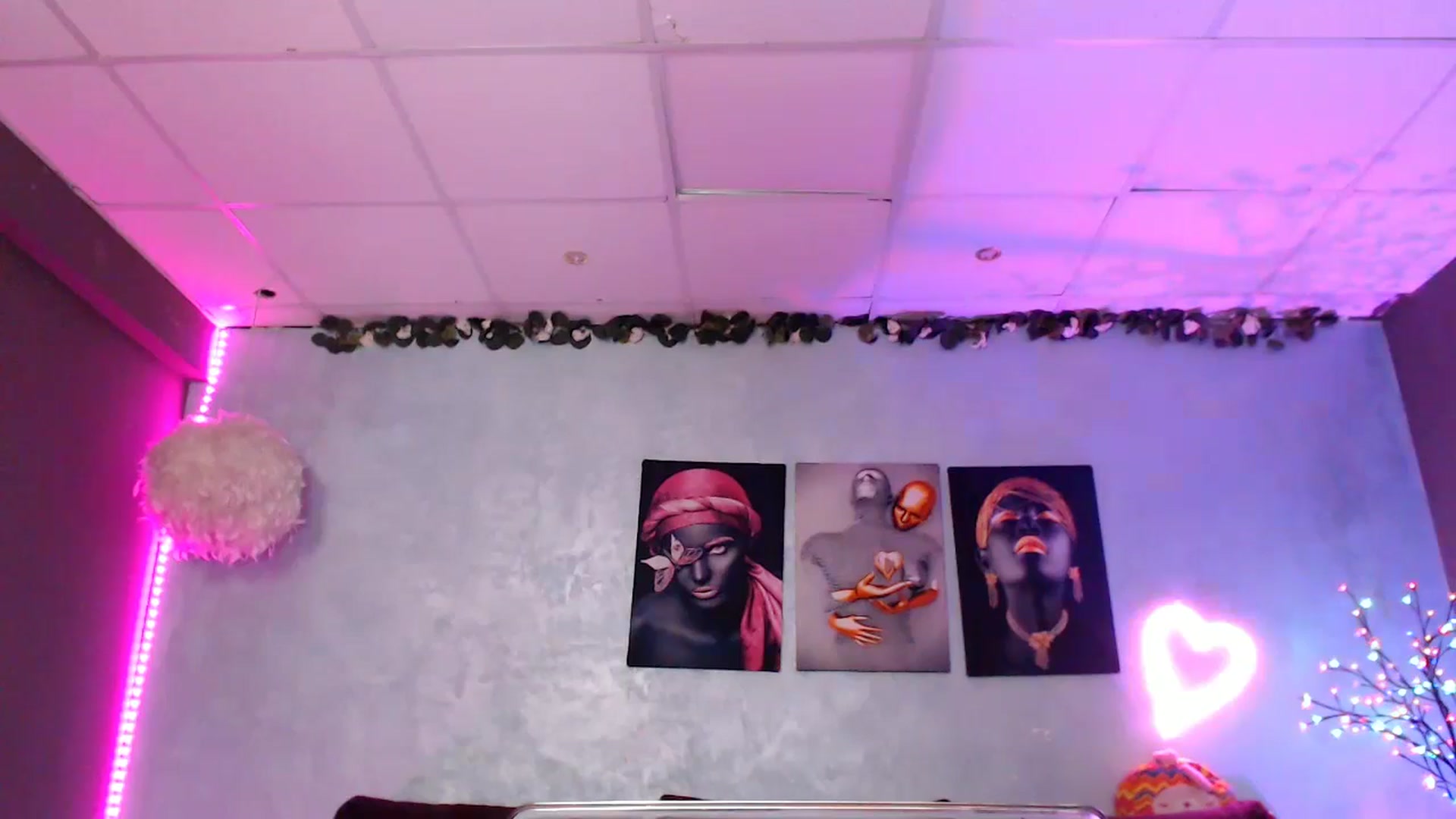 Gallery image thumbnail from SellenaCarter's myfreecams stream on, 02/27/2025, 12:04 image 15 of 20
