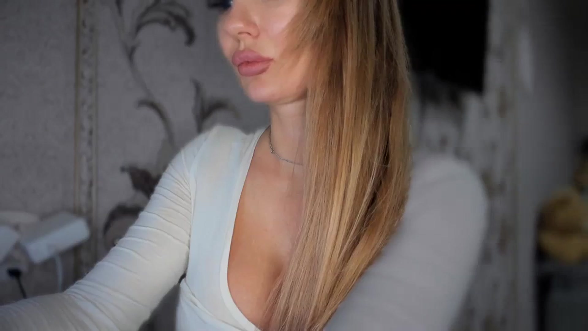 Gallery image thumbnail from SellenaVee's myfreecams stream on, 12/06/2023, 11:54 image 11 of 20