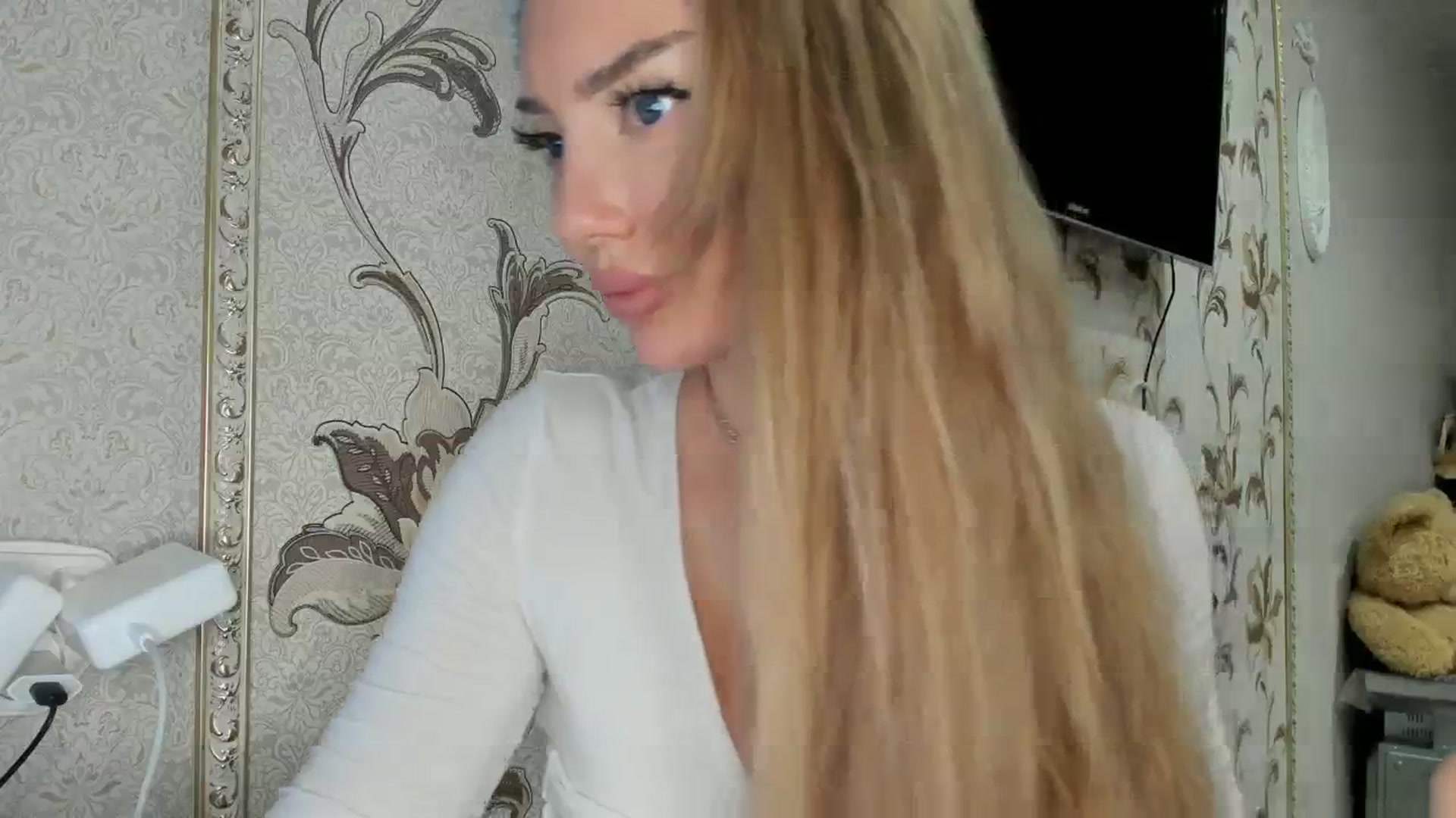 Gallery image thumbnail from SellenaVee's myfreecams stream on, 12/06/2023, 11:54 image 12 of 20