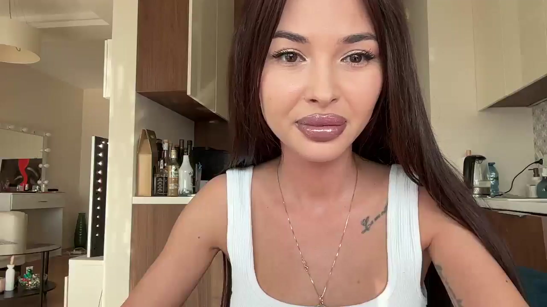 Gallery image thumbnail from Selvyna's myfreecams stream on, 03/18/2026, 13:23 image 15 of 20