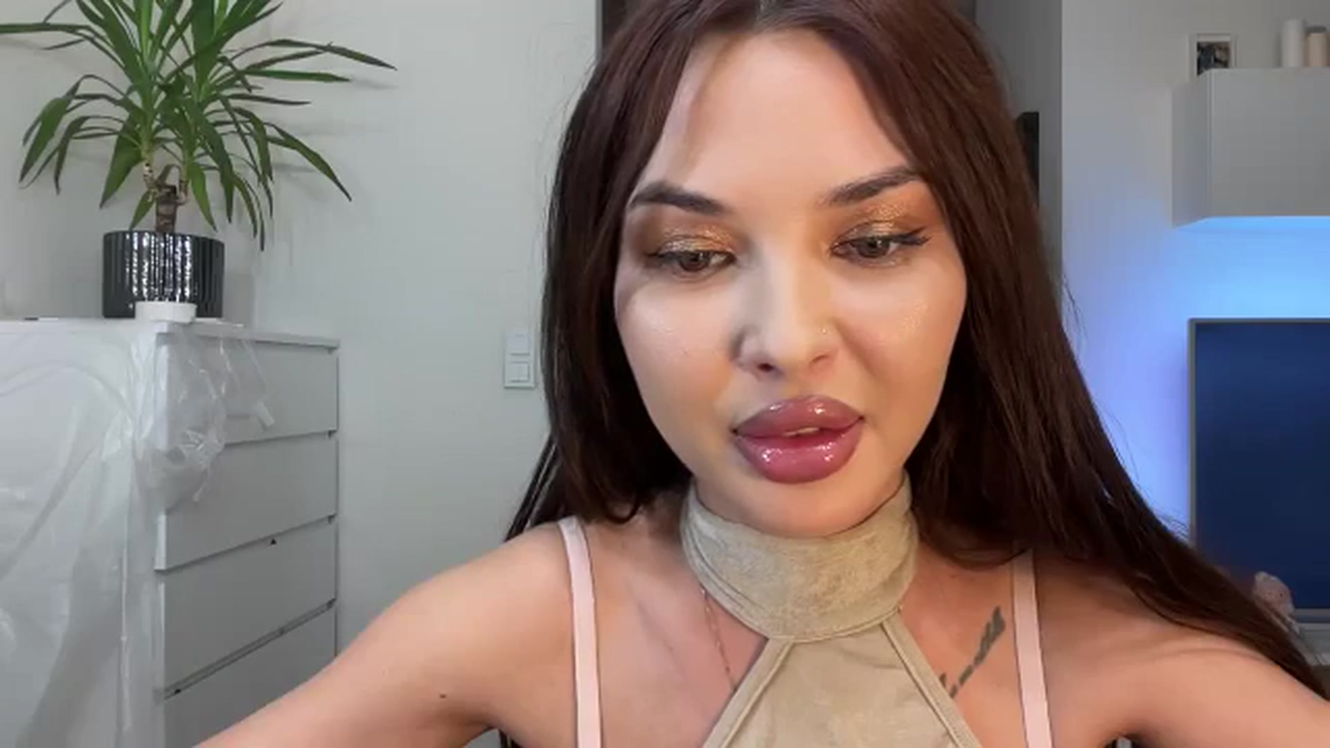 Gallery image thumbnail from Selvyna's myfreecams stream on, 03/19/2026, 21:16 image 13 of 20