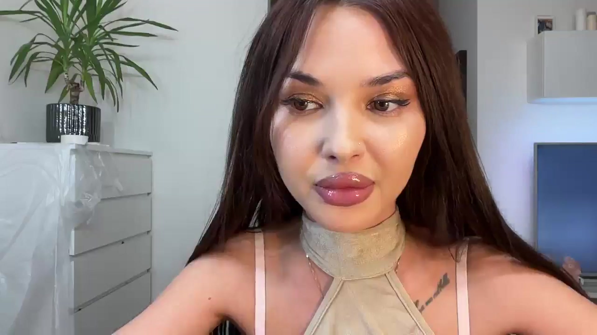 Gallery image thumbnail from Selvyna's myfreecams stream on, 03/19/2026, 21:16 image 11 of 20