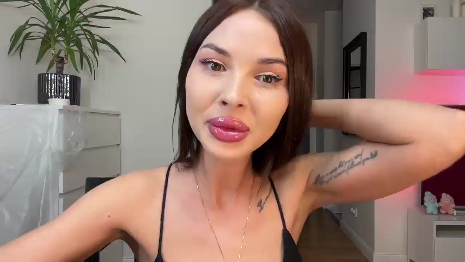 Gallery image thumbnail from Selvyna's myfreecams stream on, 03/26/2026, 18:20 image 8 of 20