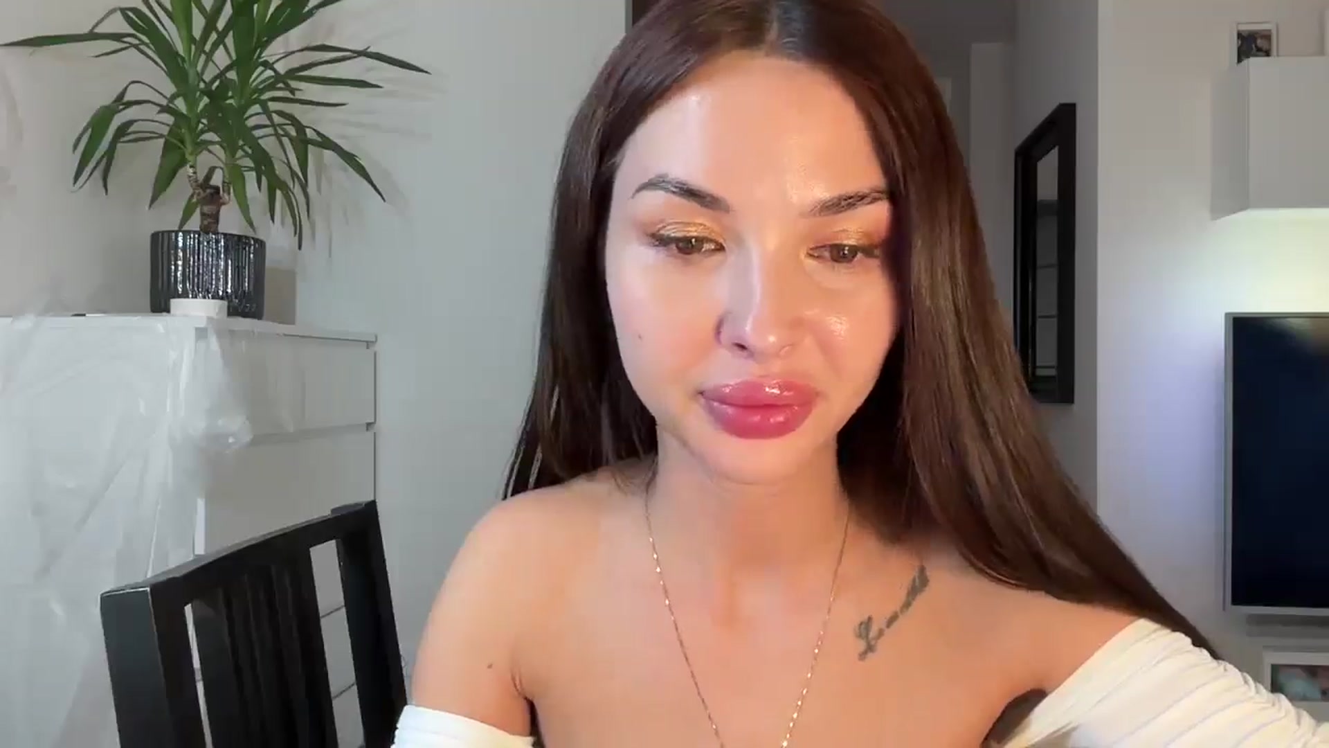 Gallery image thumbnail from Selvyna's myfreecams stream on, 04/01/2026, 17:35 image 2 of 20
