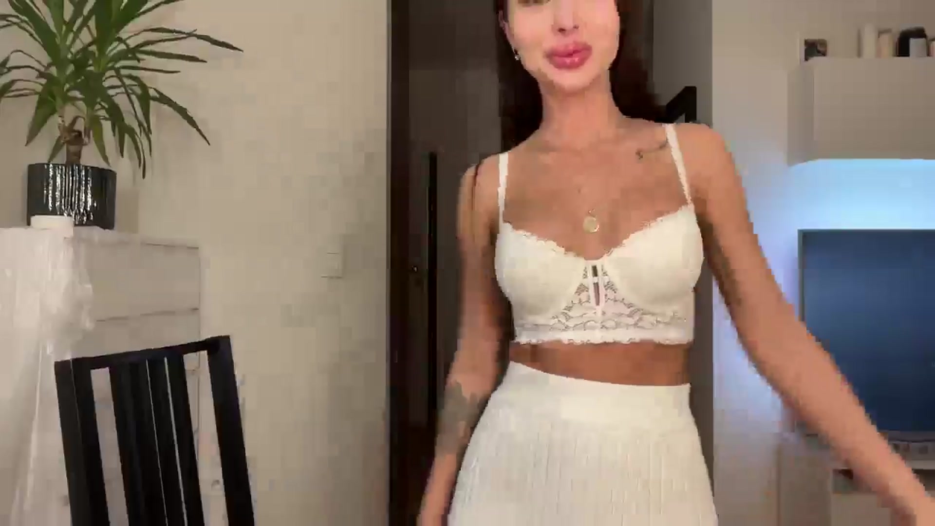 Gallery image thumbnail from Selvyna's myfreecams stream on, 04/16/2026, 20:19 image 10 of 20