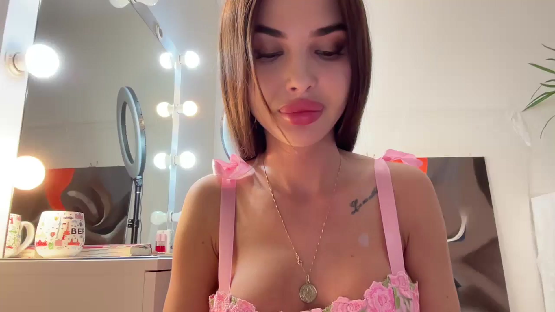Gallery image thumbnail from Selvyna's myfreecams stream on, 04/17/2026, 19:52 image 11 of 20