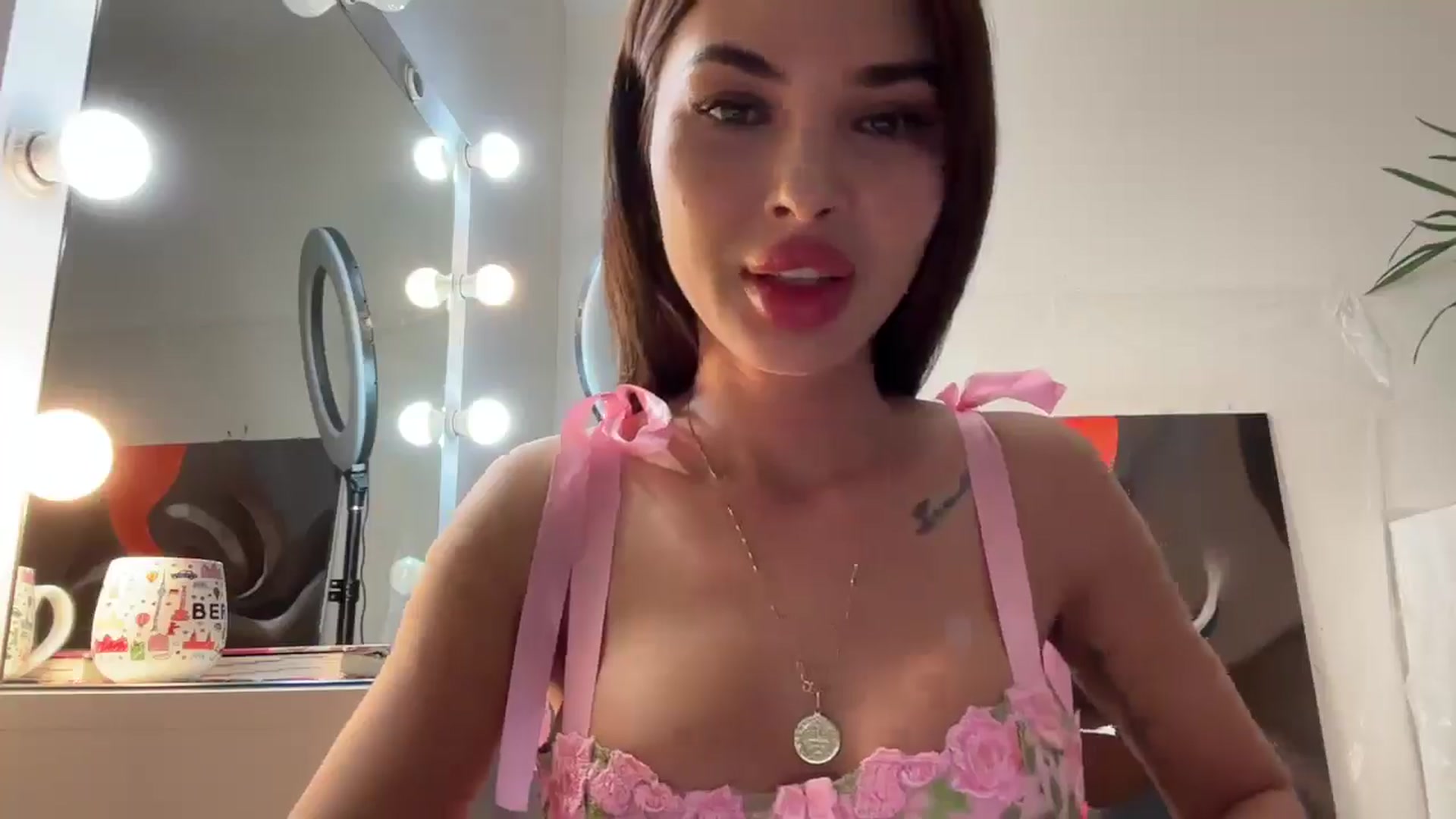 Gallery image thumbnail from Selvyna's myfreecams stream on, 04/17/2026, 19:52 image 2 of 20