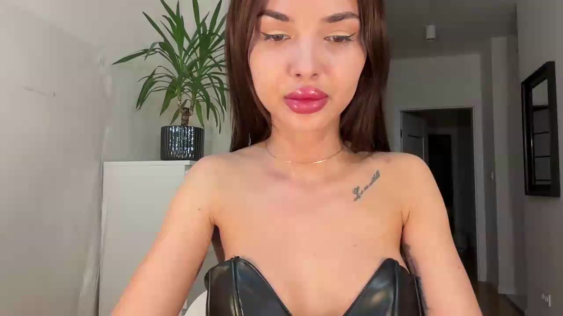 Gallery image thumbnail from Selvyna's myfreecams stream on, 05/30/2026, 24:31 image 18 of 20
